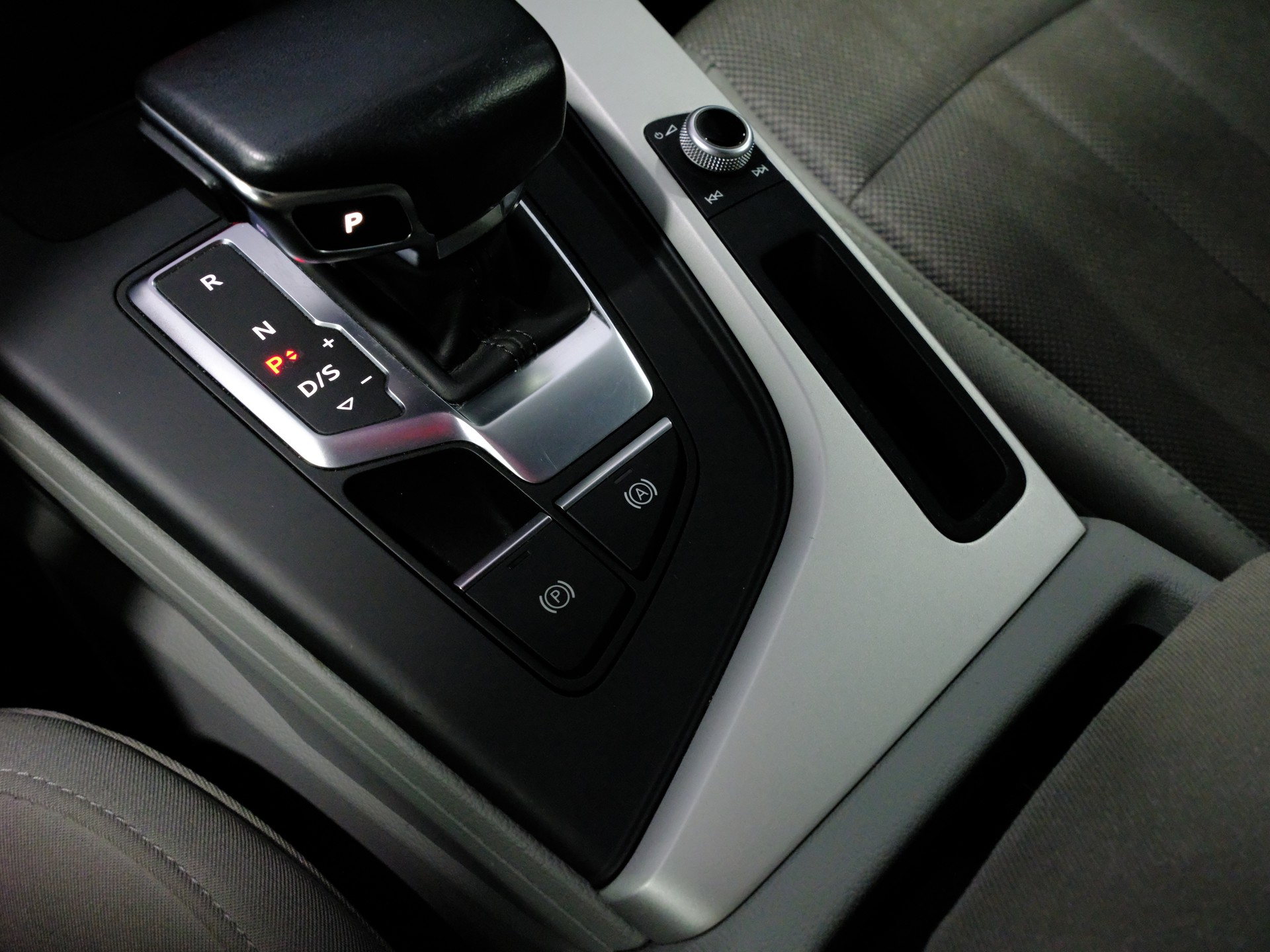 AUDI A4 Avant 40 TDI advanced Attraction quattro S-tronic *Technikpaket Plus*-image-19