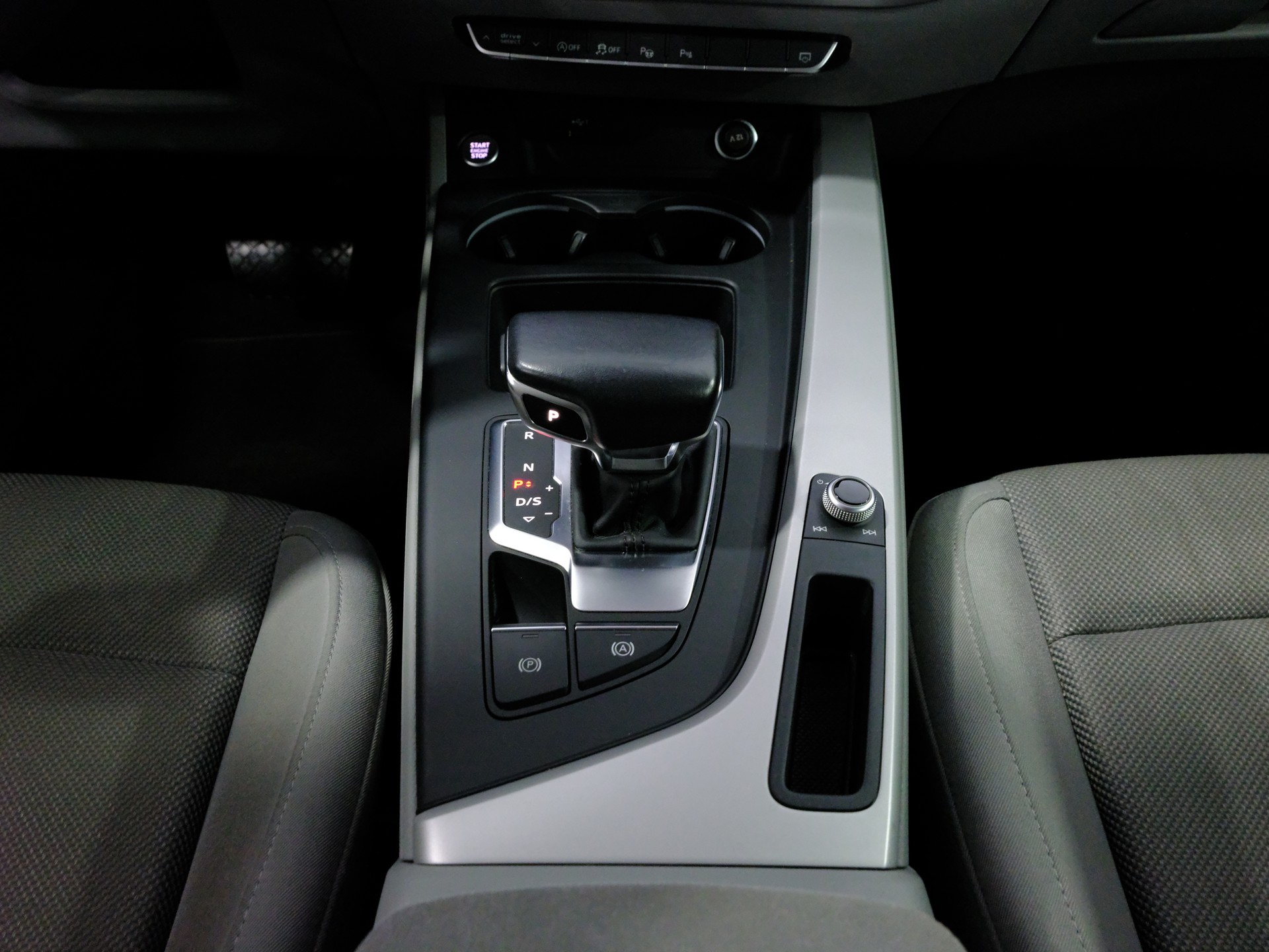 AUDI A4 Avant 40 TDI advanced Attraction quattro S-tronic *Technikpaket Plus*-image-17