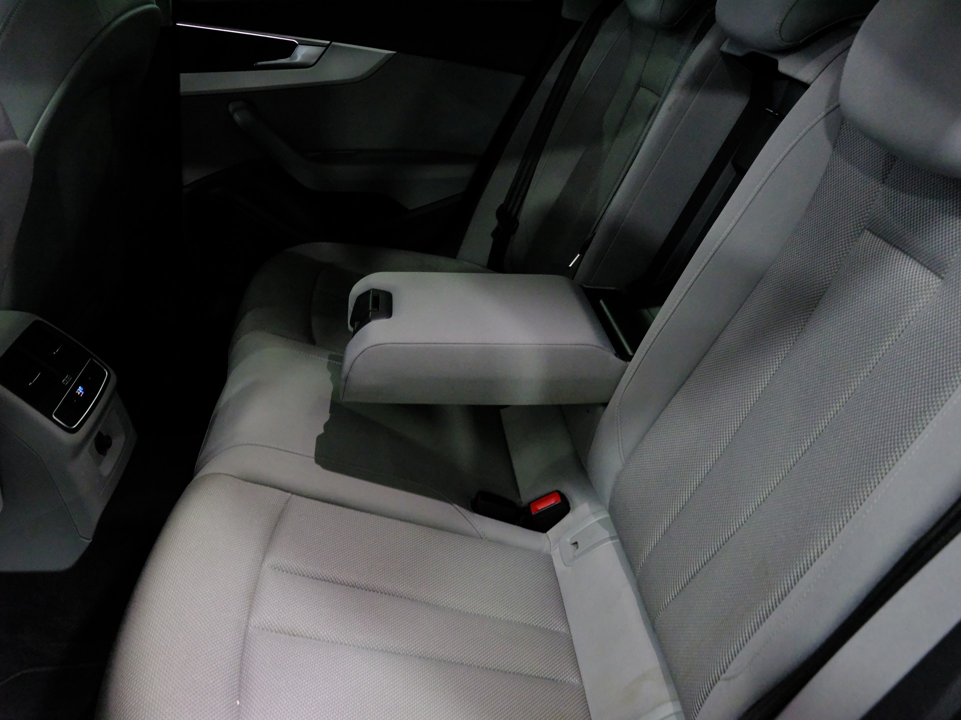 AUDI A4 Avant 40 TDI advanced Attraction quattro S-tronic *Technikpaket Plus*-image-22