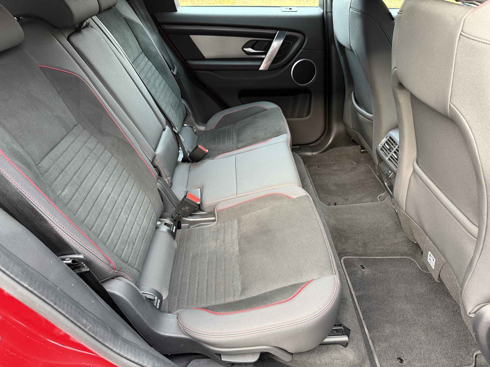 LAND ROVER Discovery Sport 1.5 P 300e HSE-image-12