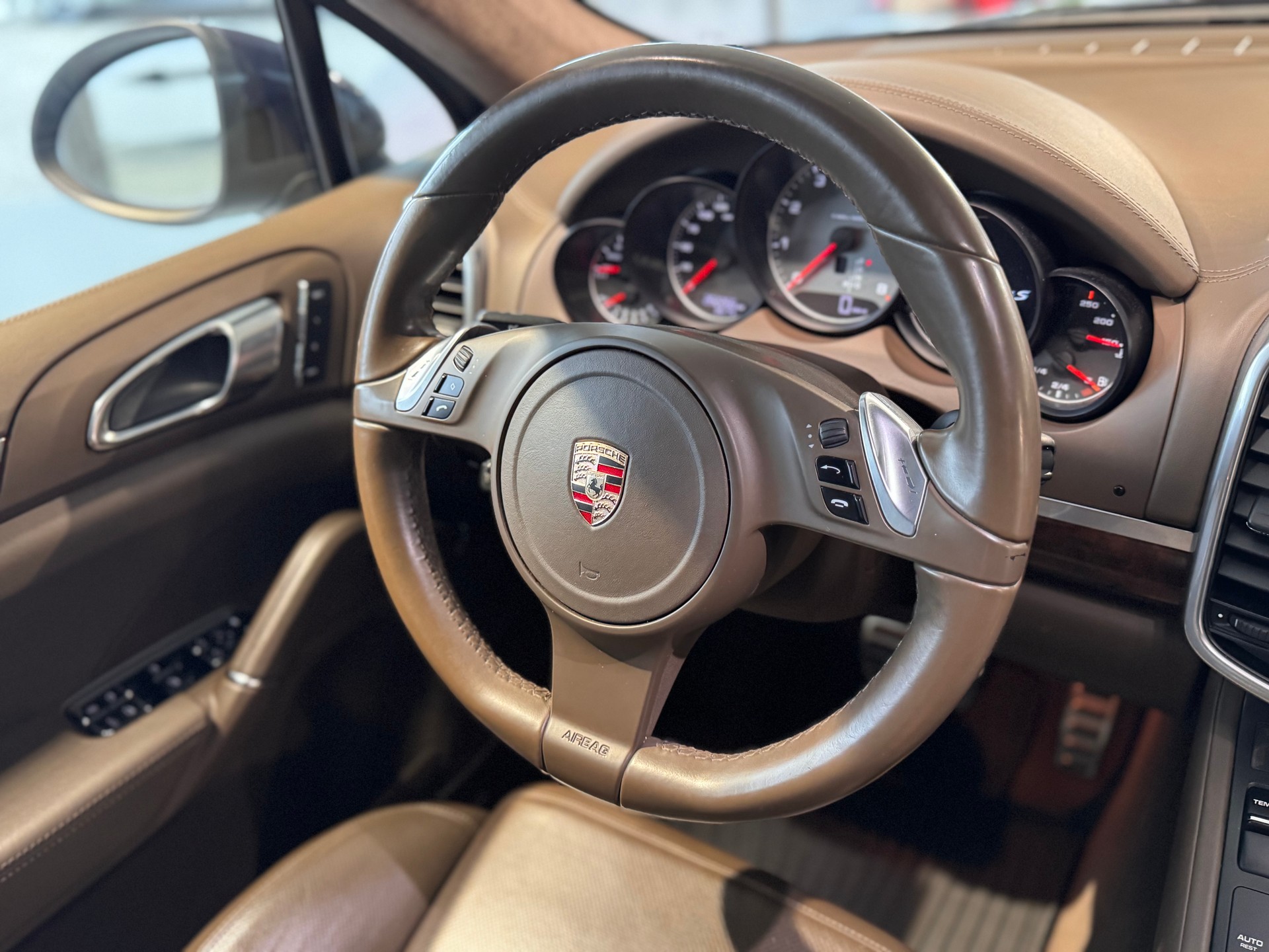 PORSCHE Cayenne S-image-26