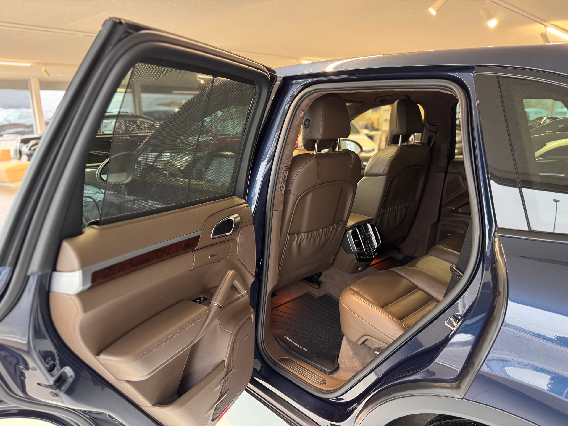PORSCHE Cayenne S-image-17