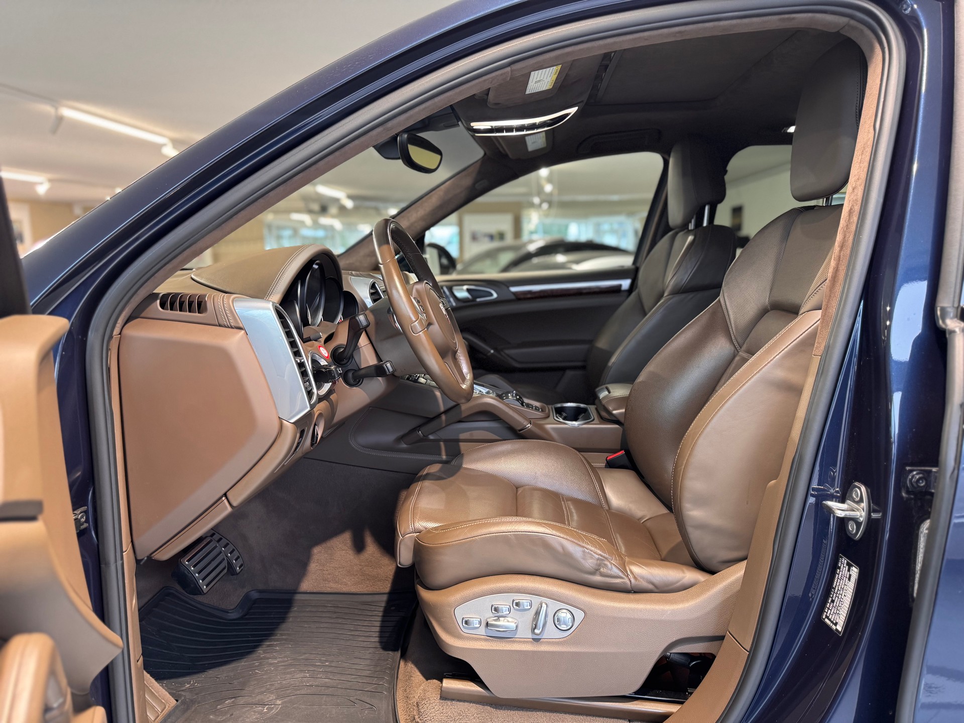 PORSCHE Cayenne S-image-11