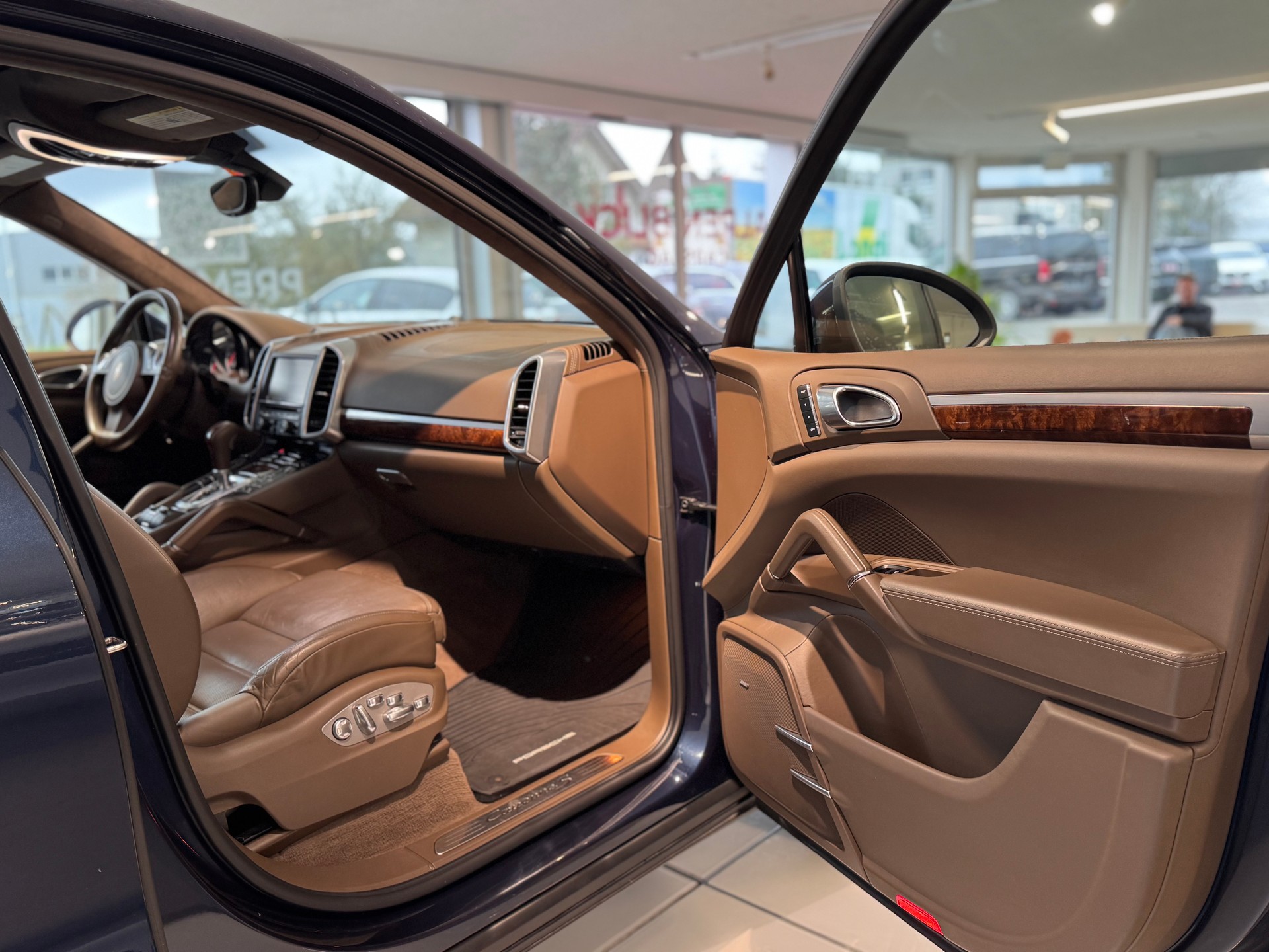 PORSCHE Cayenne S-image-23