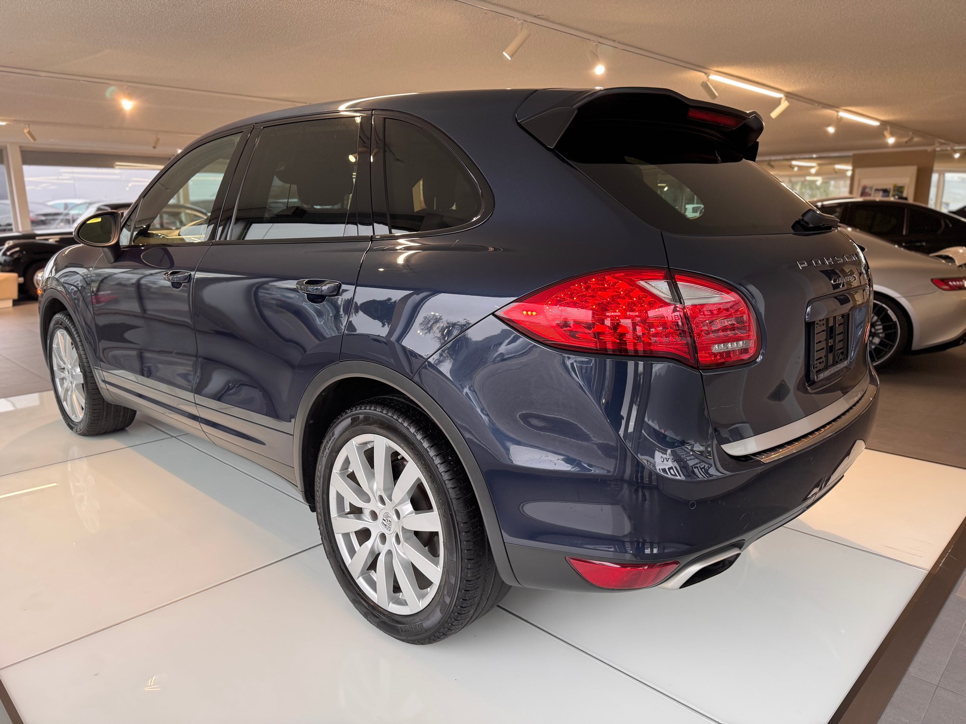 PORSCHE Cayenne S-image-10