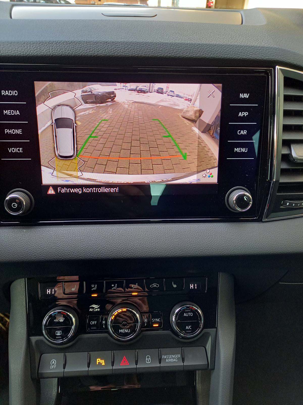 SKODA Karoq 2.0 TDI CR Ambition 4x4 DSG-image-6