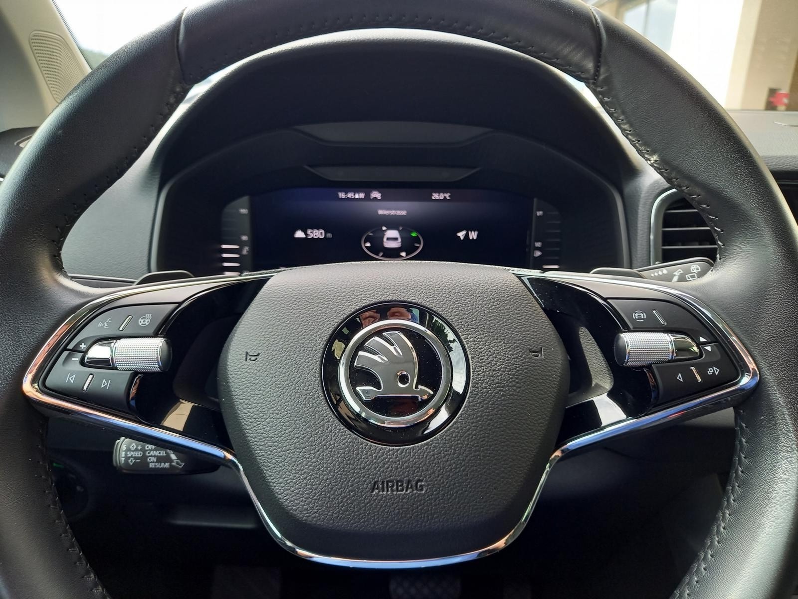 SKODA Karoq 2.0 TDI CR Ambition 4x4 DSG-image-5