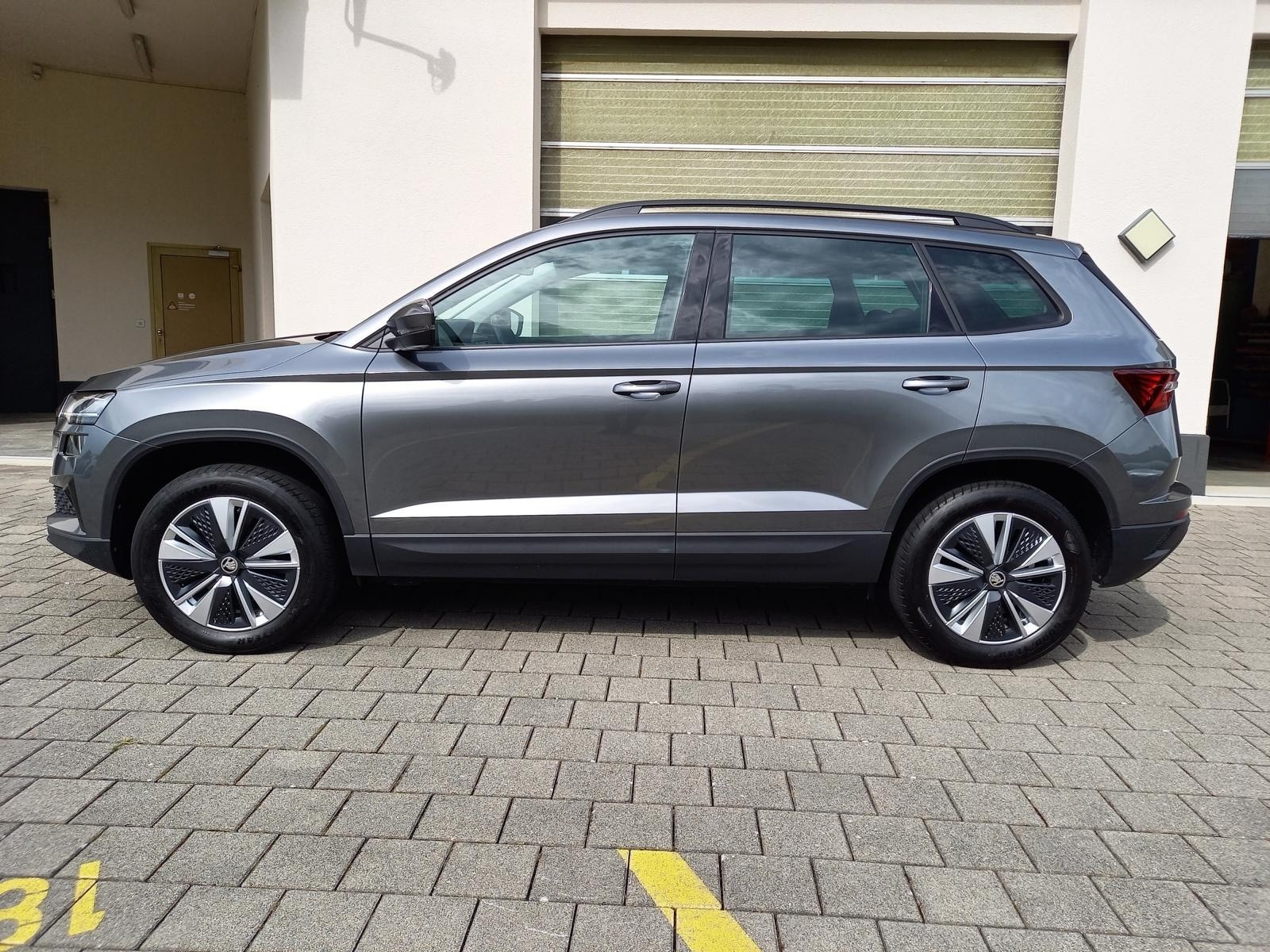 SKODA Karoq 2.0 TDI CR Ambition 4x4 DSG-image-2