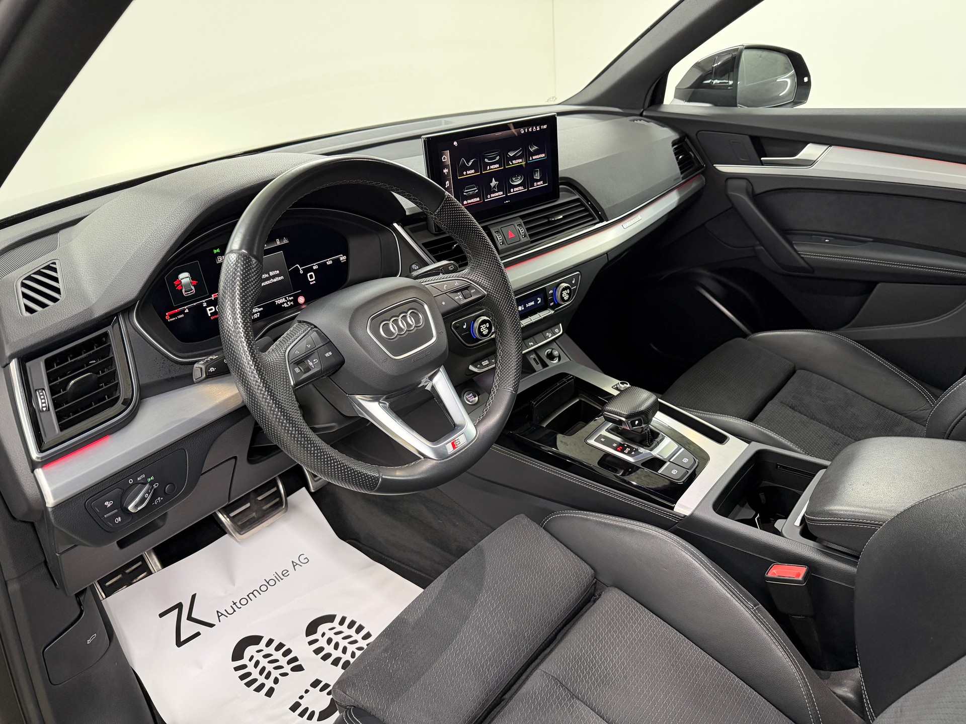 AUDI Q5 40 TDI S-Line Midnight Black quattro S-tronic / RF-Kamera / Komfortschlüssel / Matrix-LED / Virtual Cockpit /-image-6