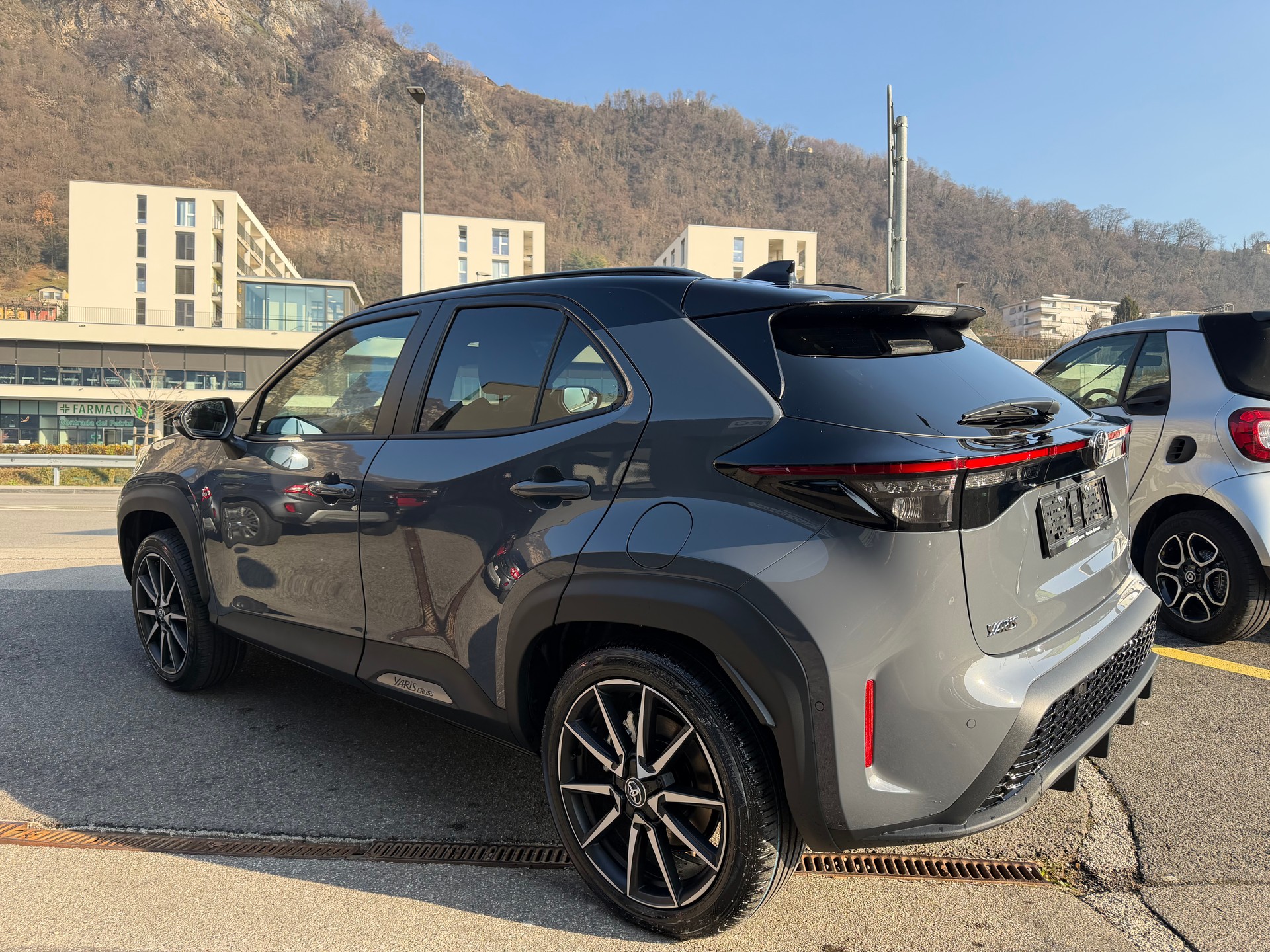 TOYOTA Yaris Cross 1.5 GR Sport e-CVT-image-4