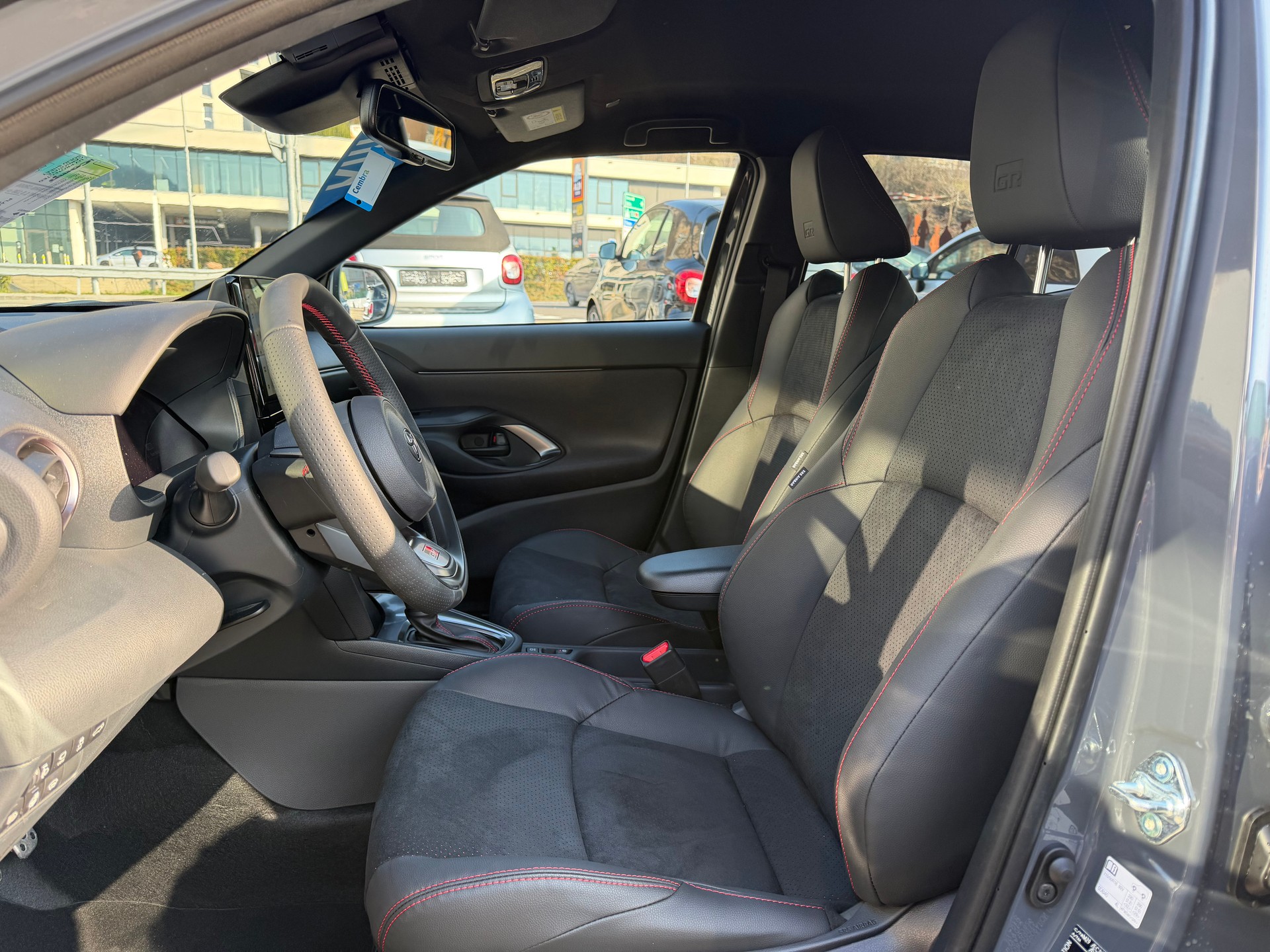 TOYOTA Yaris Cross 1.5 GR Sport e-CVT-image-7