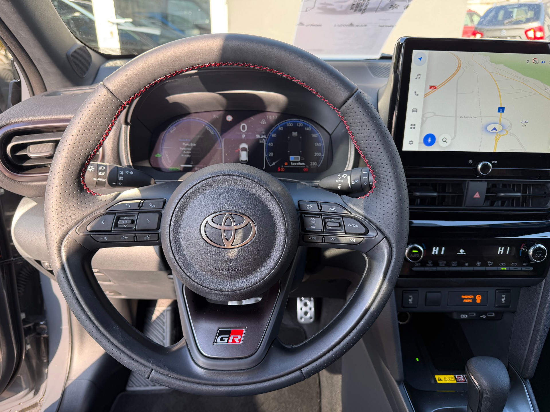 TOYOTA Yaris Cross 1.5 GR Sport e-CVT-image-9