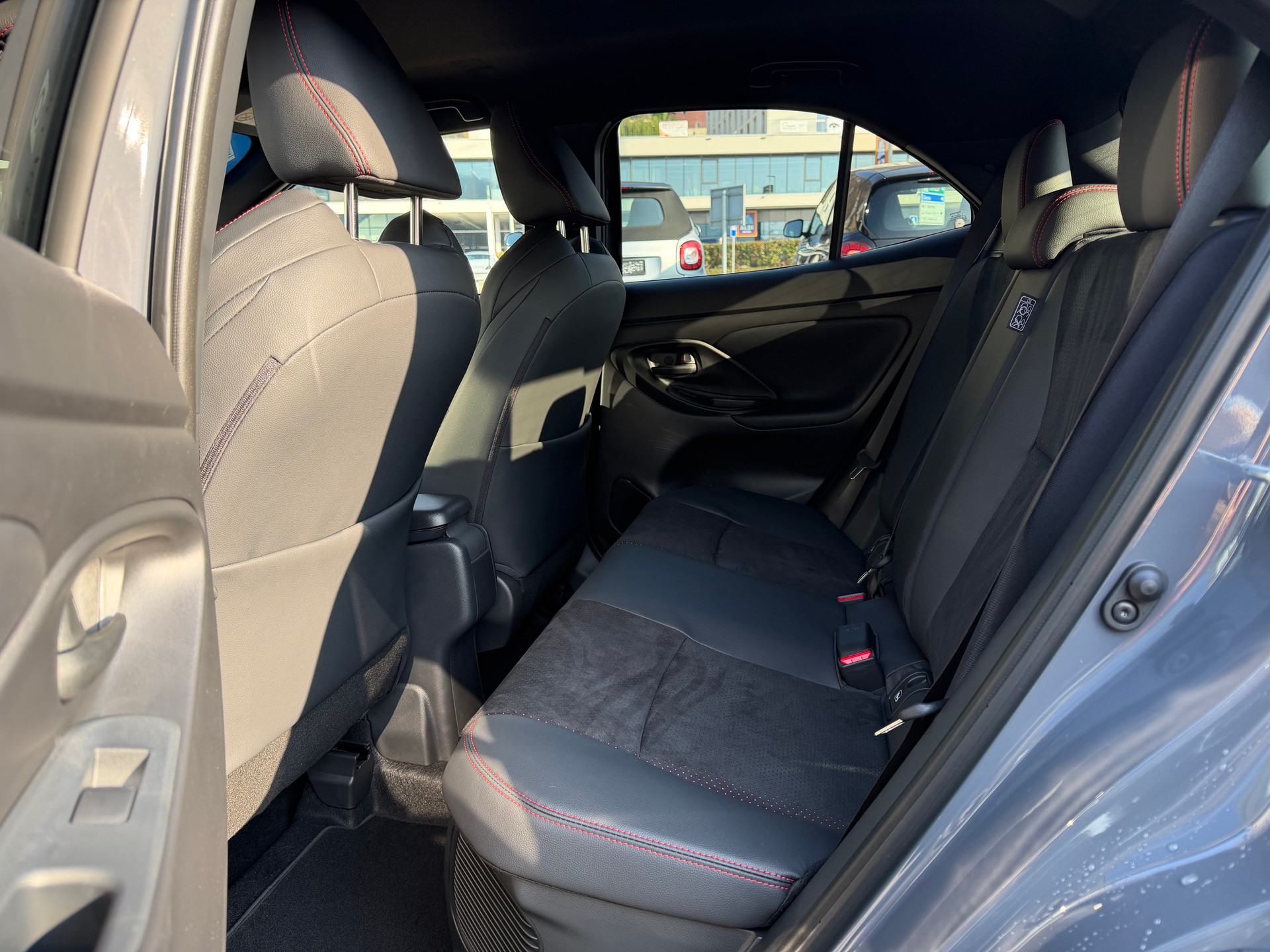 TOYOTA Yaris Cross 1.5 GR Sport e-CVT-image-8