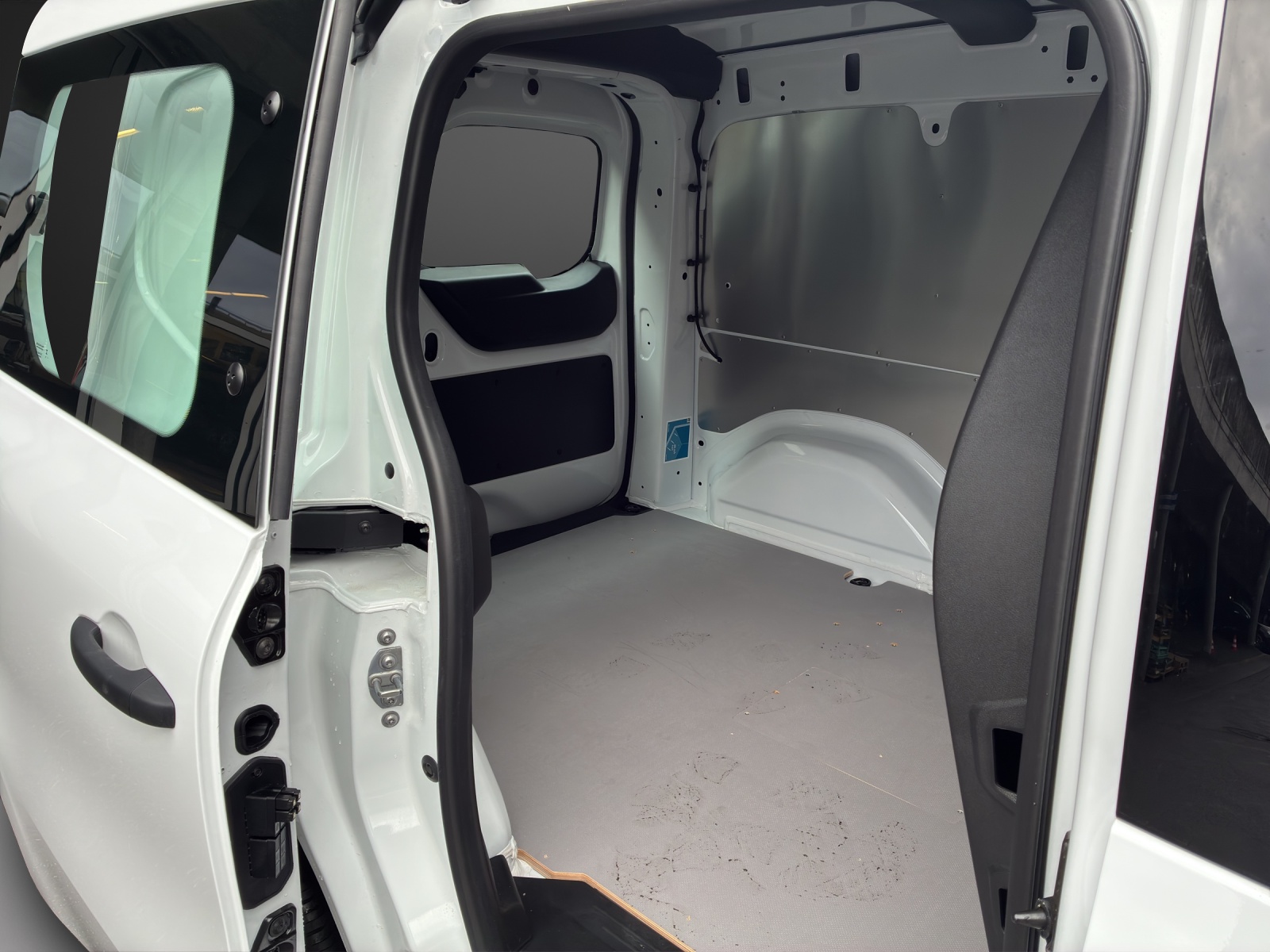 MERCEDES-BENZ eCitan 45kWh Base-image-10