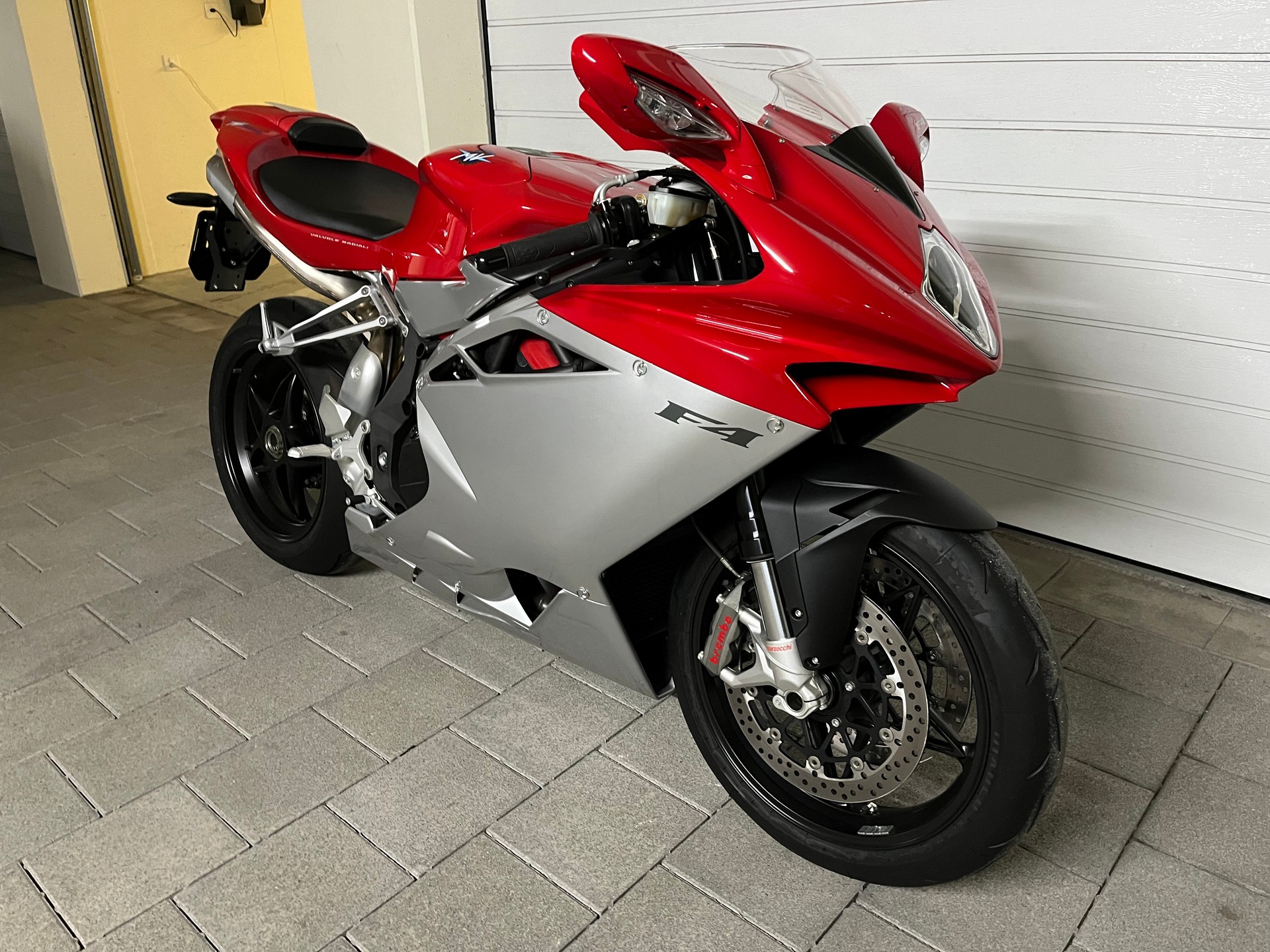 MV AGUSTA F4 1000-image-2