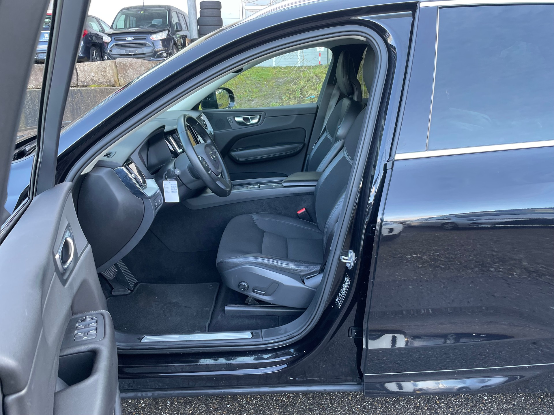 VOLVO XC60 D4 AWD Momentum Geartronic-image-8