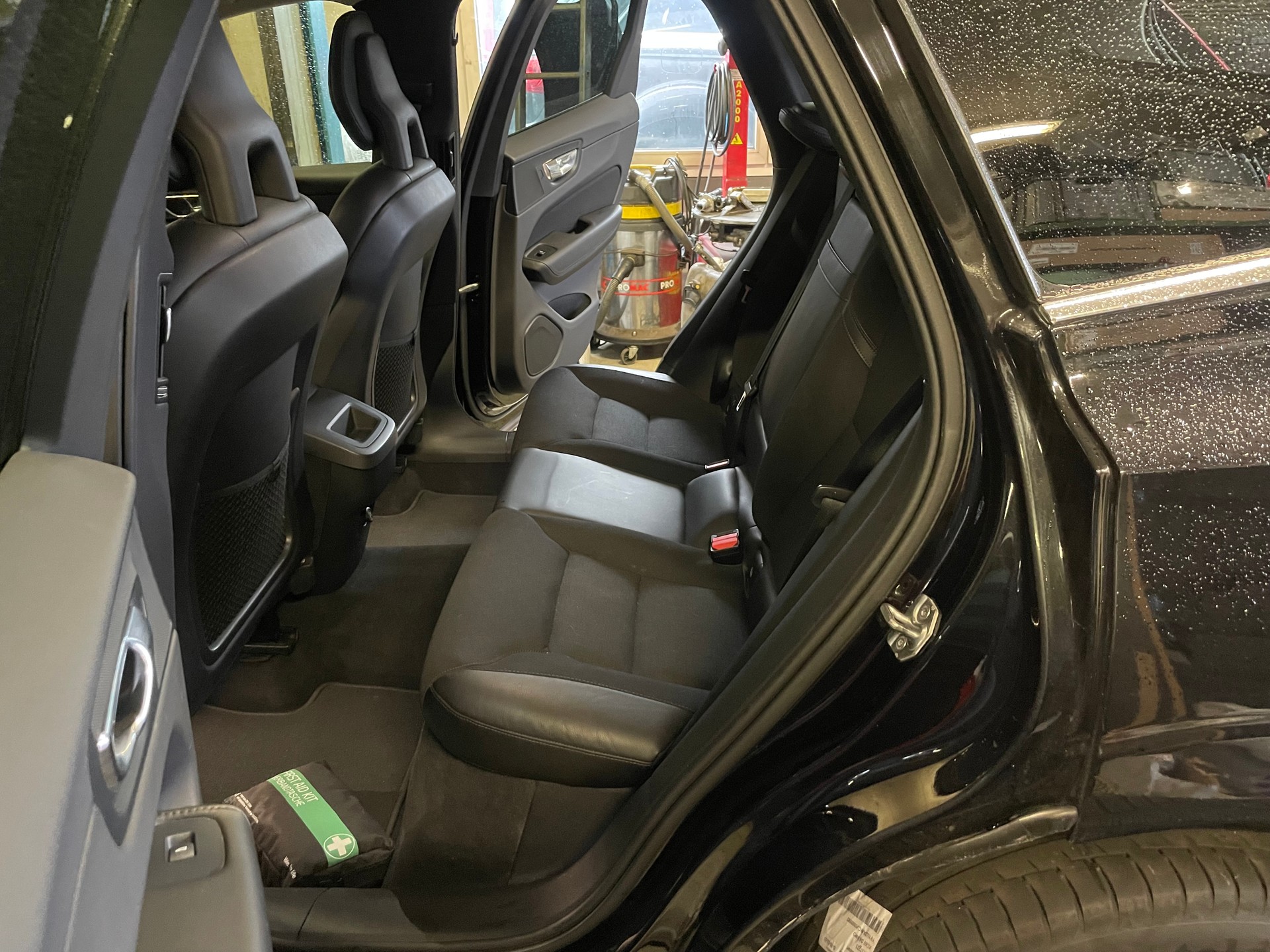 VOLVO XC60 D4 AWD Momentum Geartronic-image-13
