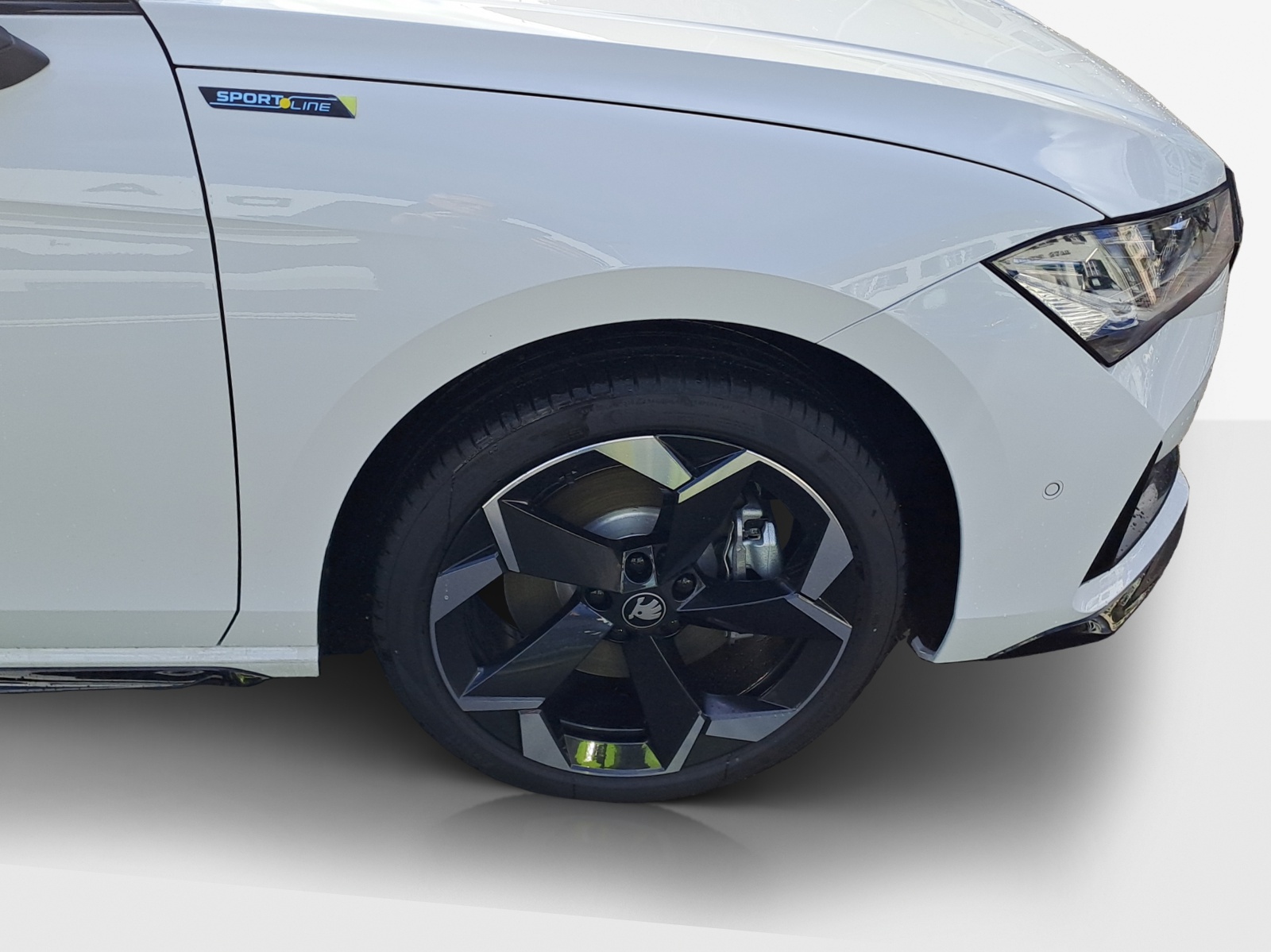 SKODA Superb Combi 2.0 TSI Sportline 4x4 DSG-image-13
