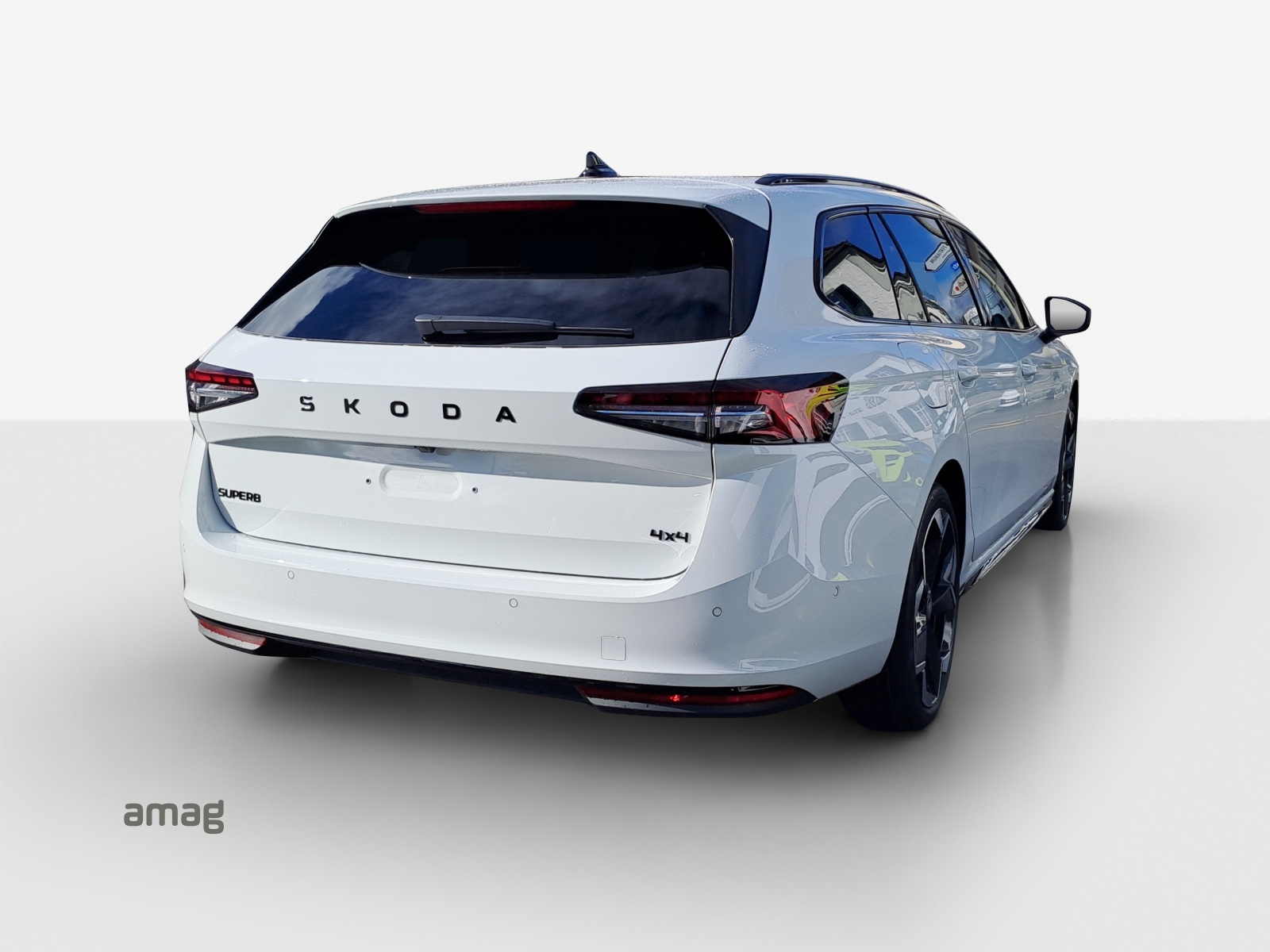 SKODA Superb Combi 2.0 TSI Sportline 4x4 DSG-image-4