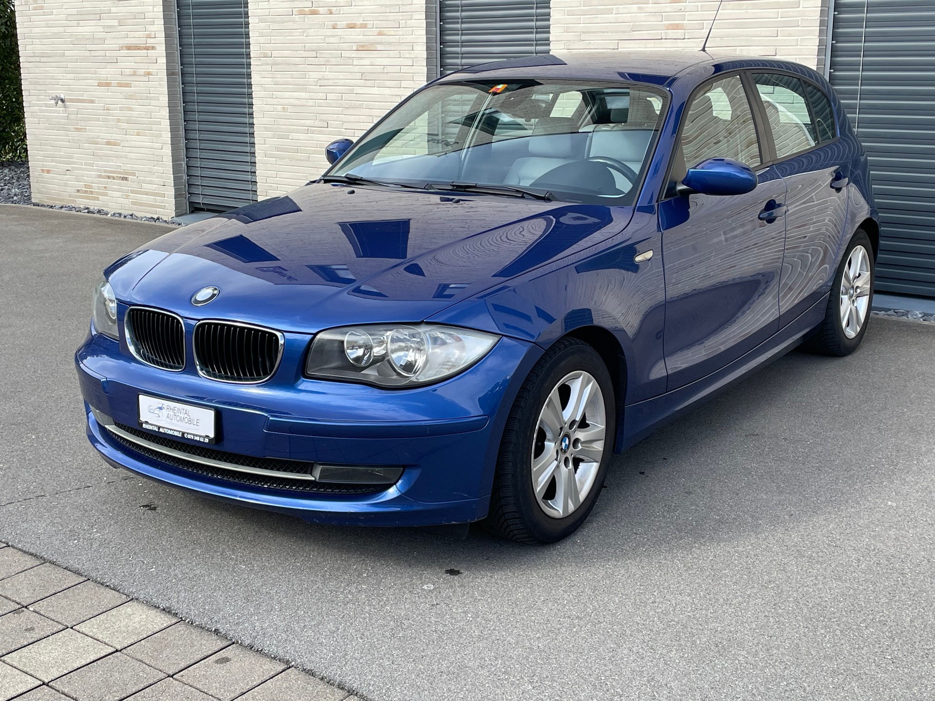 BMW 120i Steptronic-image-0