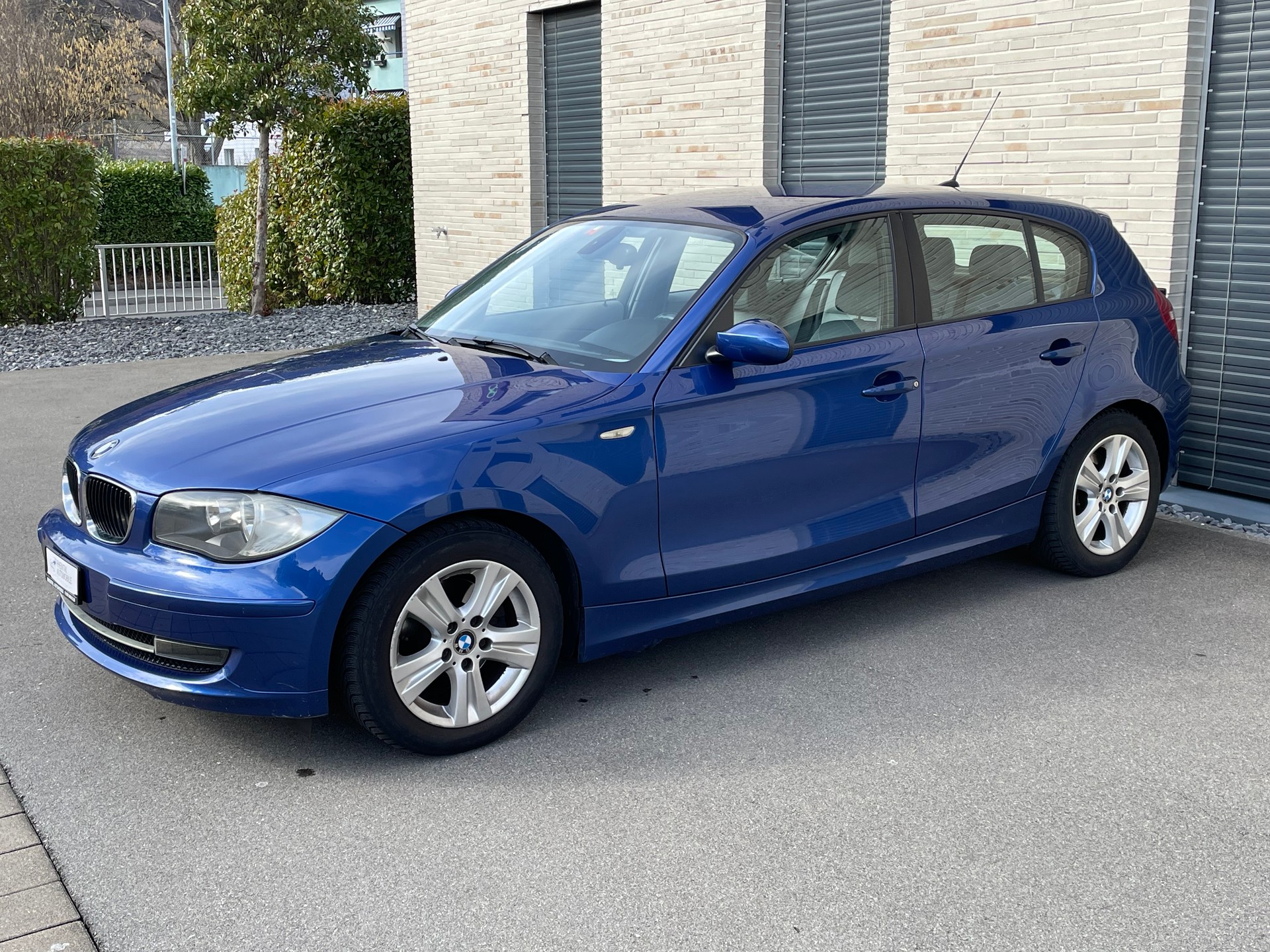 BMW 120i Steptronic-image-2