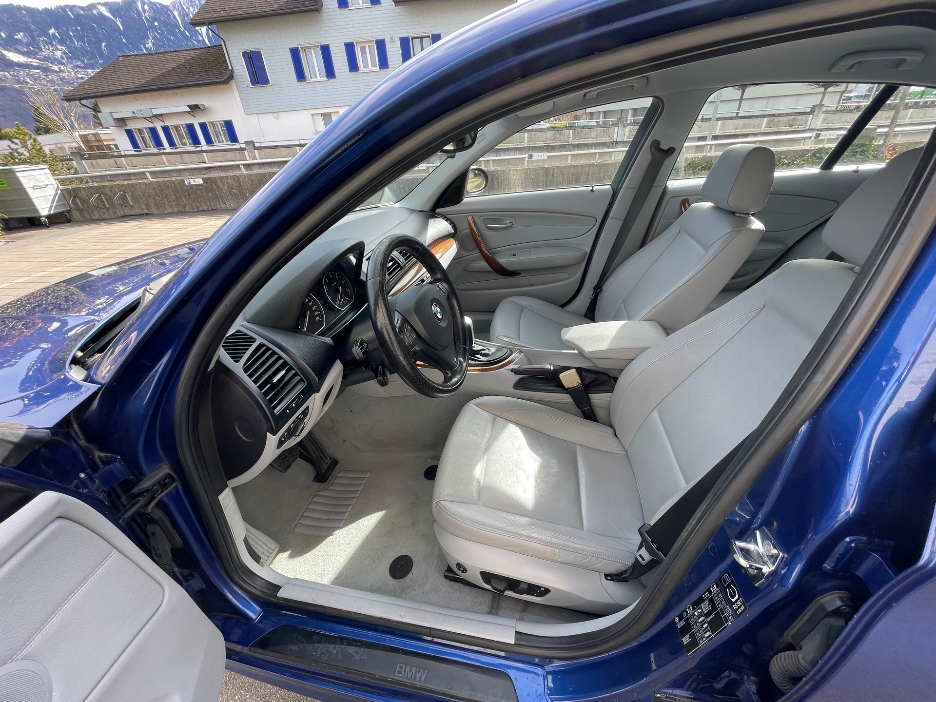 BMW 120i Steptronic-image-12
