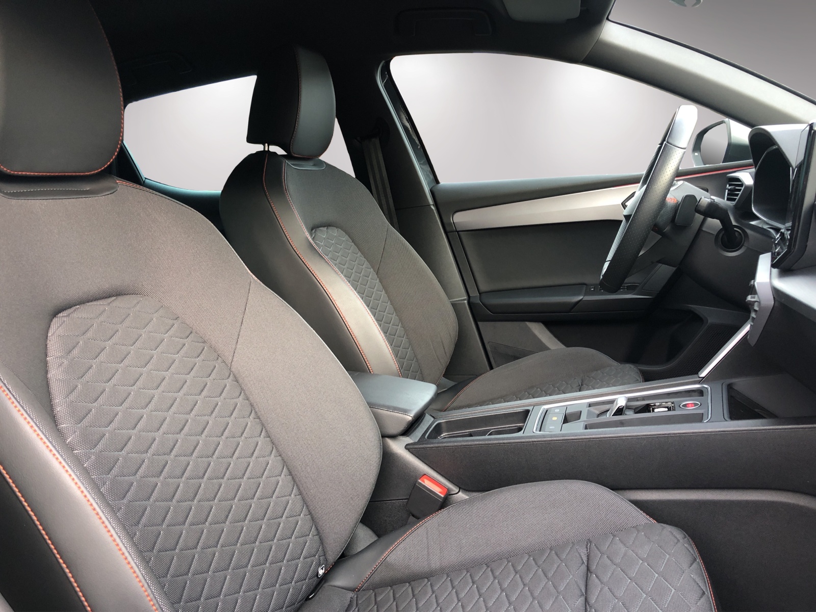 SEAT Leon 1.5 eTSI mHEV DSG FR-image-17
