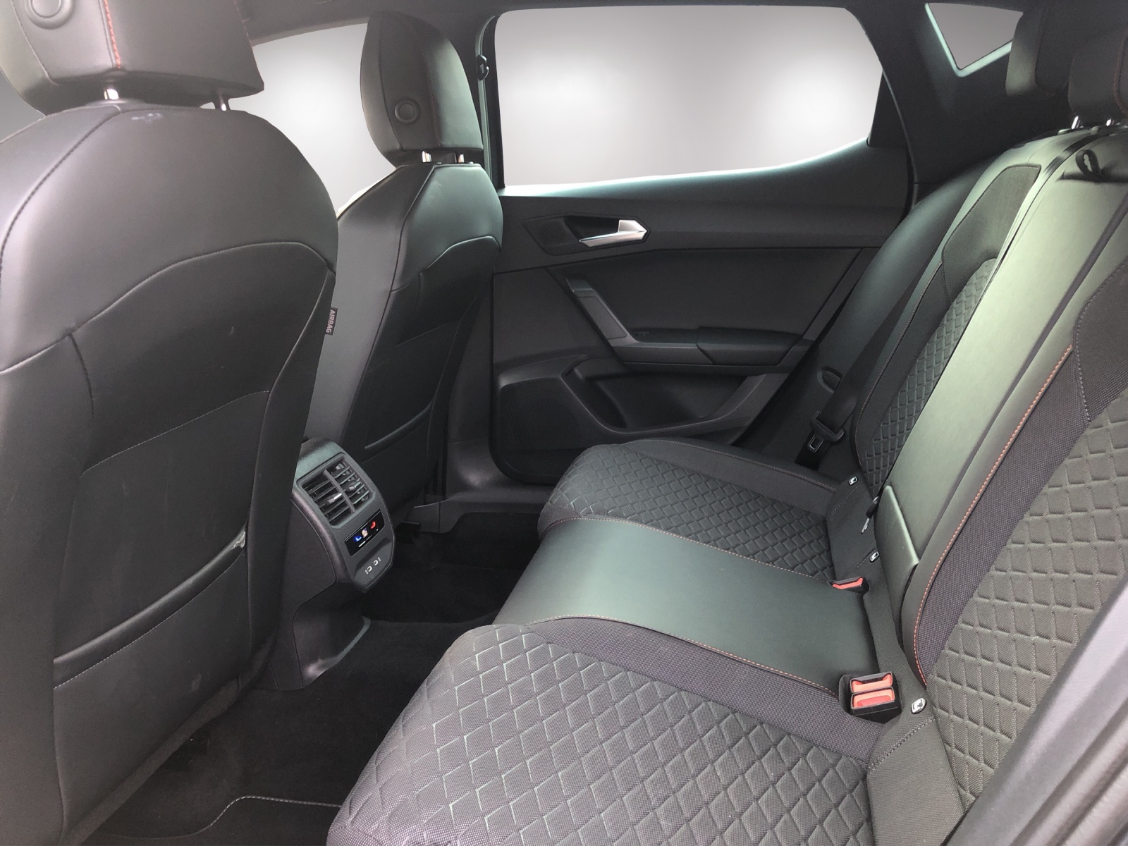 SEAT Leon 1.5 eTSI mHEV DSG FR-image-19