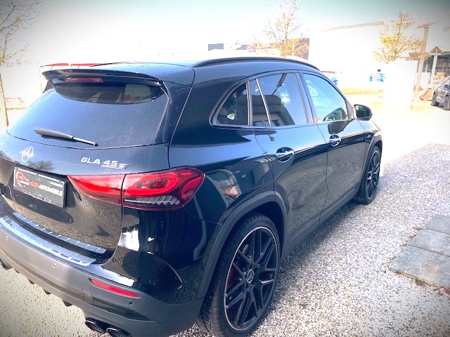 MERCEDES-BENZ GLA 45 S AMG 4matic-showroom-element-3