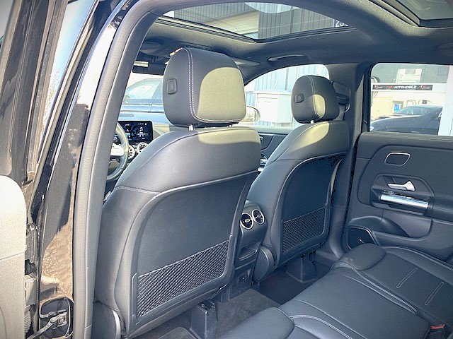 MERCEDES-BENZ GLA 45 S AMG 4matic-image-10