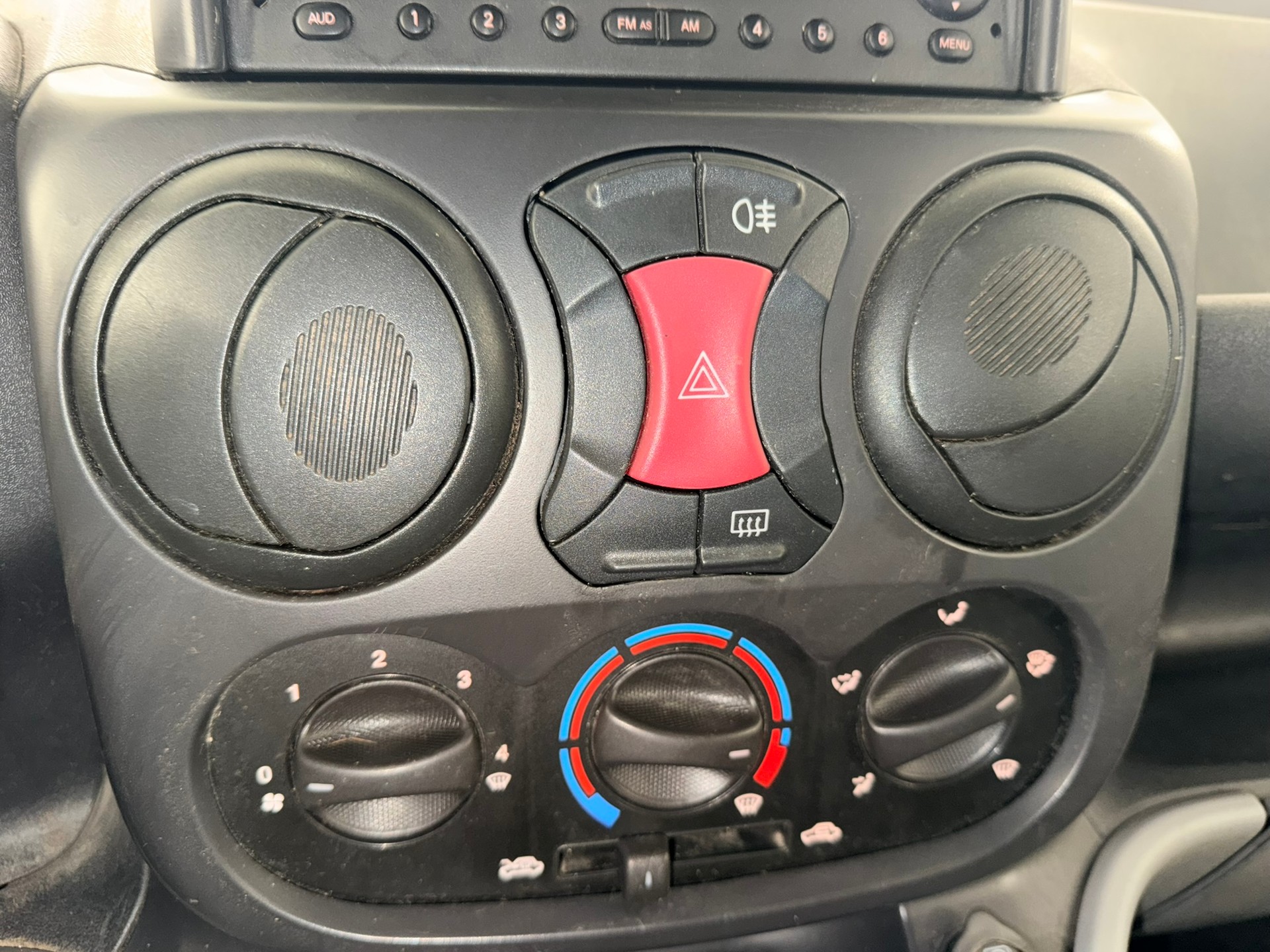 FIAT Doblò 1.3 JTD Cargo Swiss-image-11