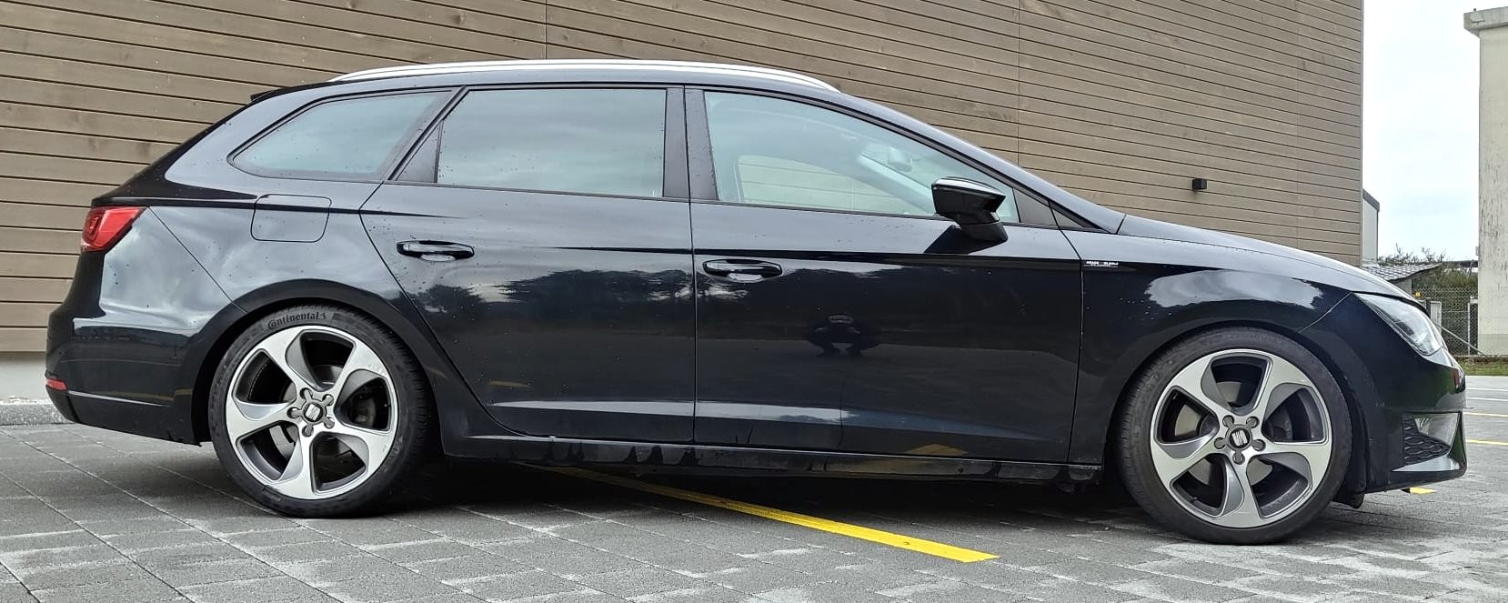 SEAT Leon ST 1.8 TSI FR Viva DSG-image-1