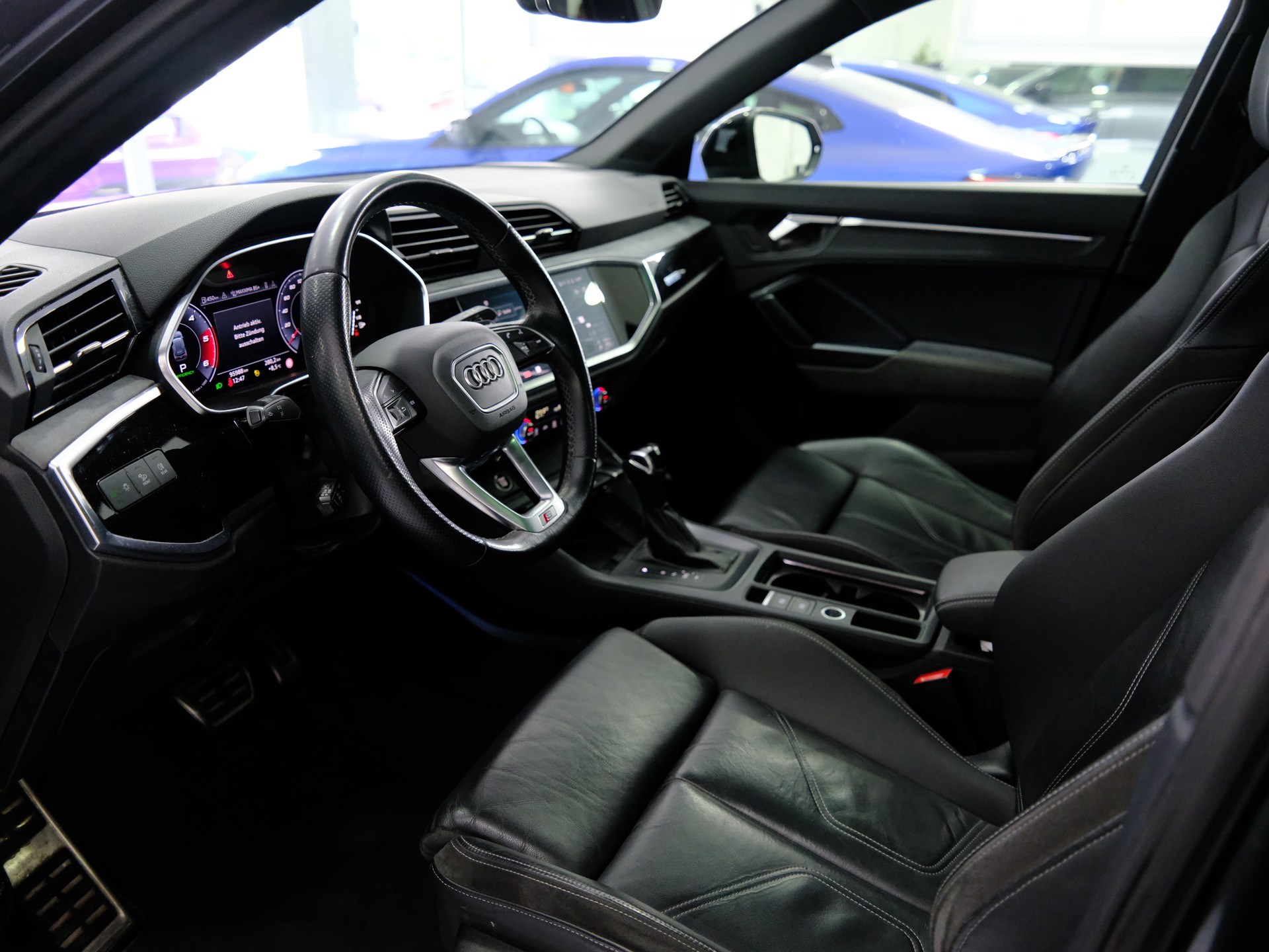 AUDI Q3 40 TDI S line quattro S-tronic-image-9