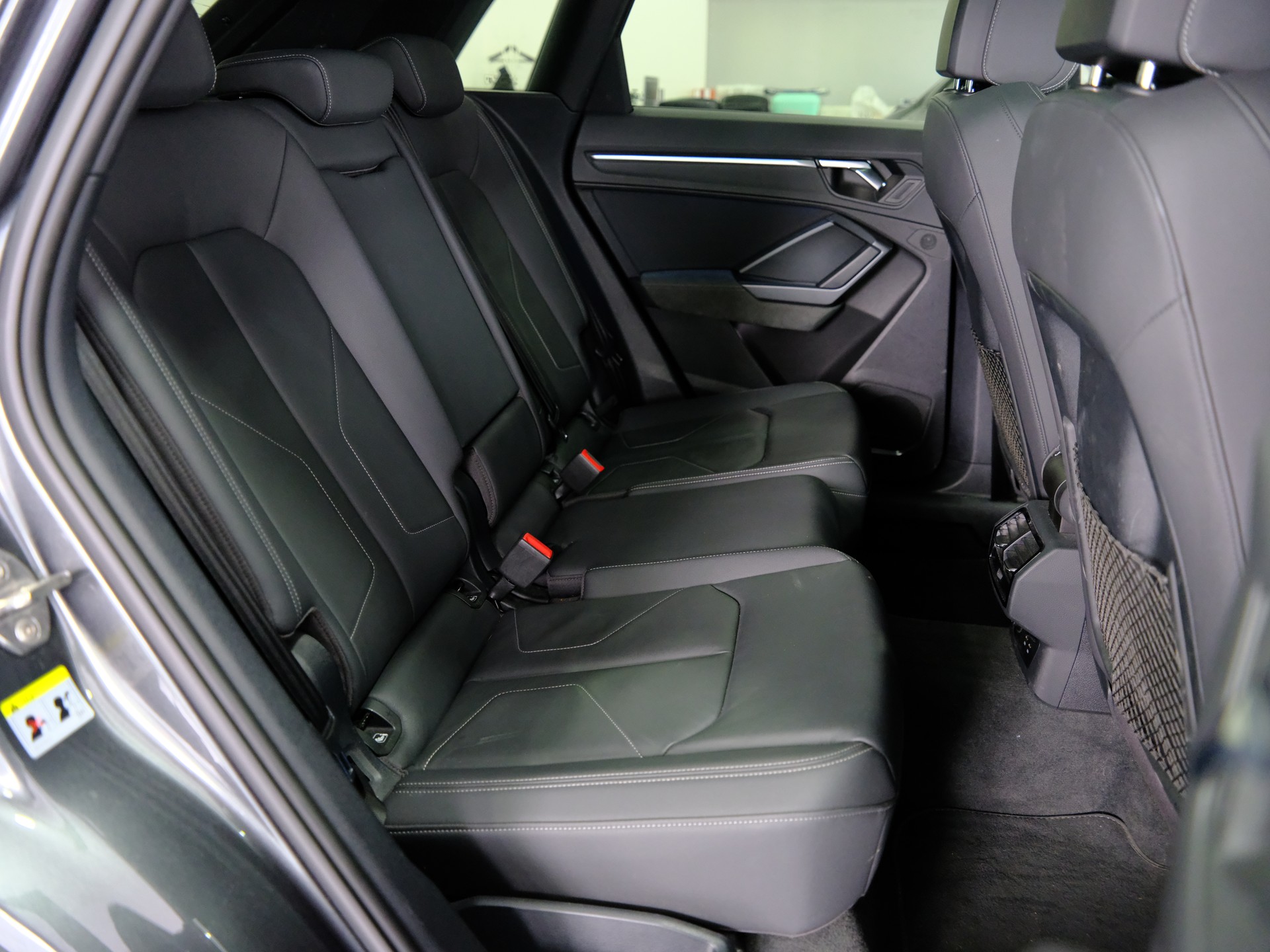 AUDI Q3 40 TDI S line quattro S-tronic-image-15