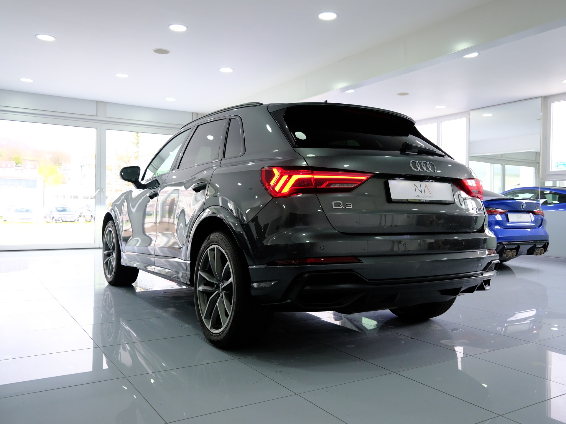 AUDI Q3 40 TDI S line quattro S-tronic-image-4