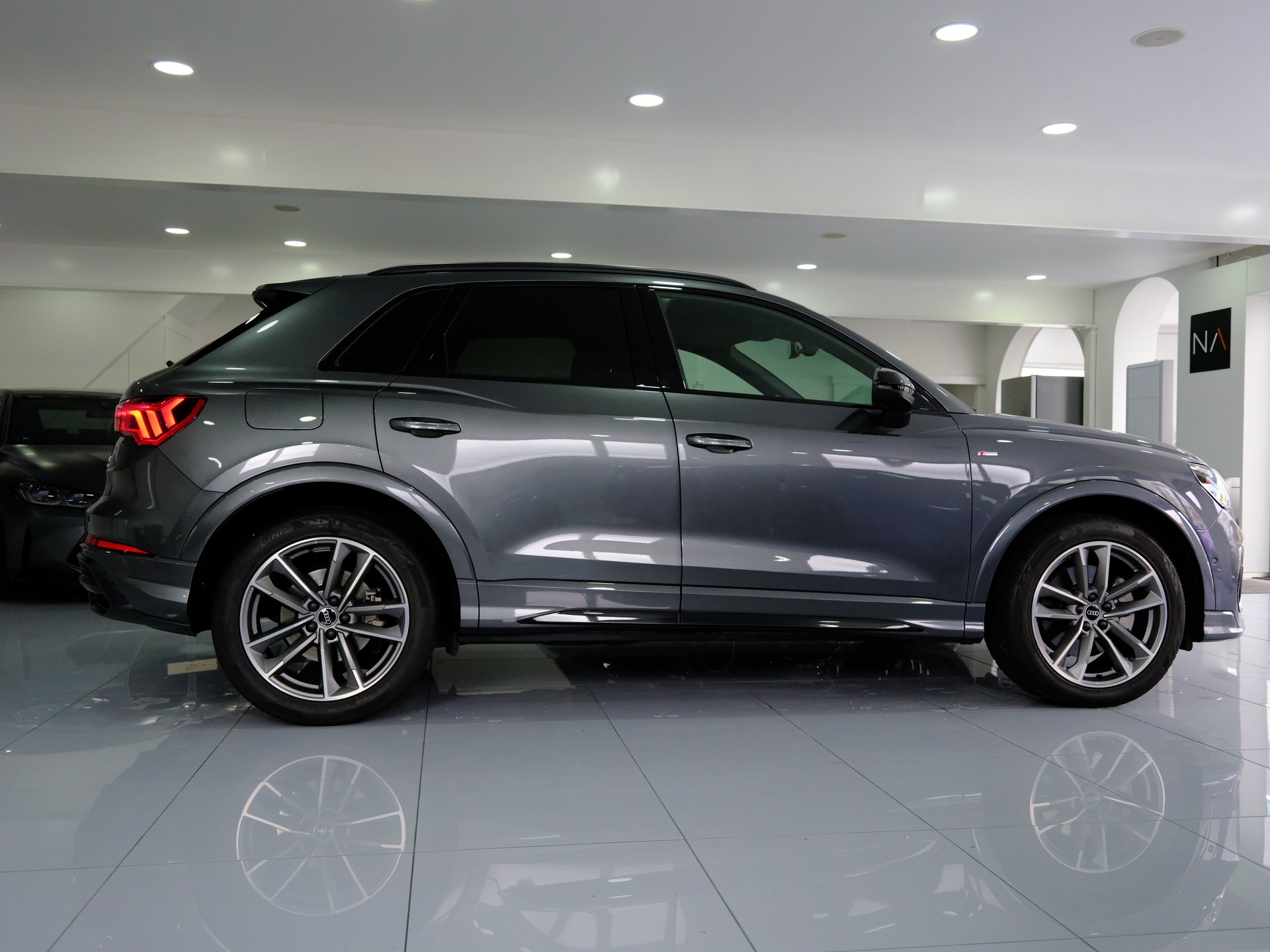 AUDI Q3 40 TDI S line quattro S-tronic-image-7