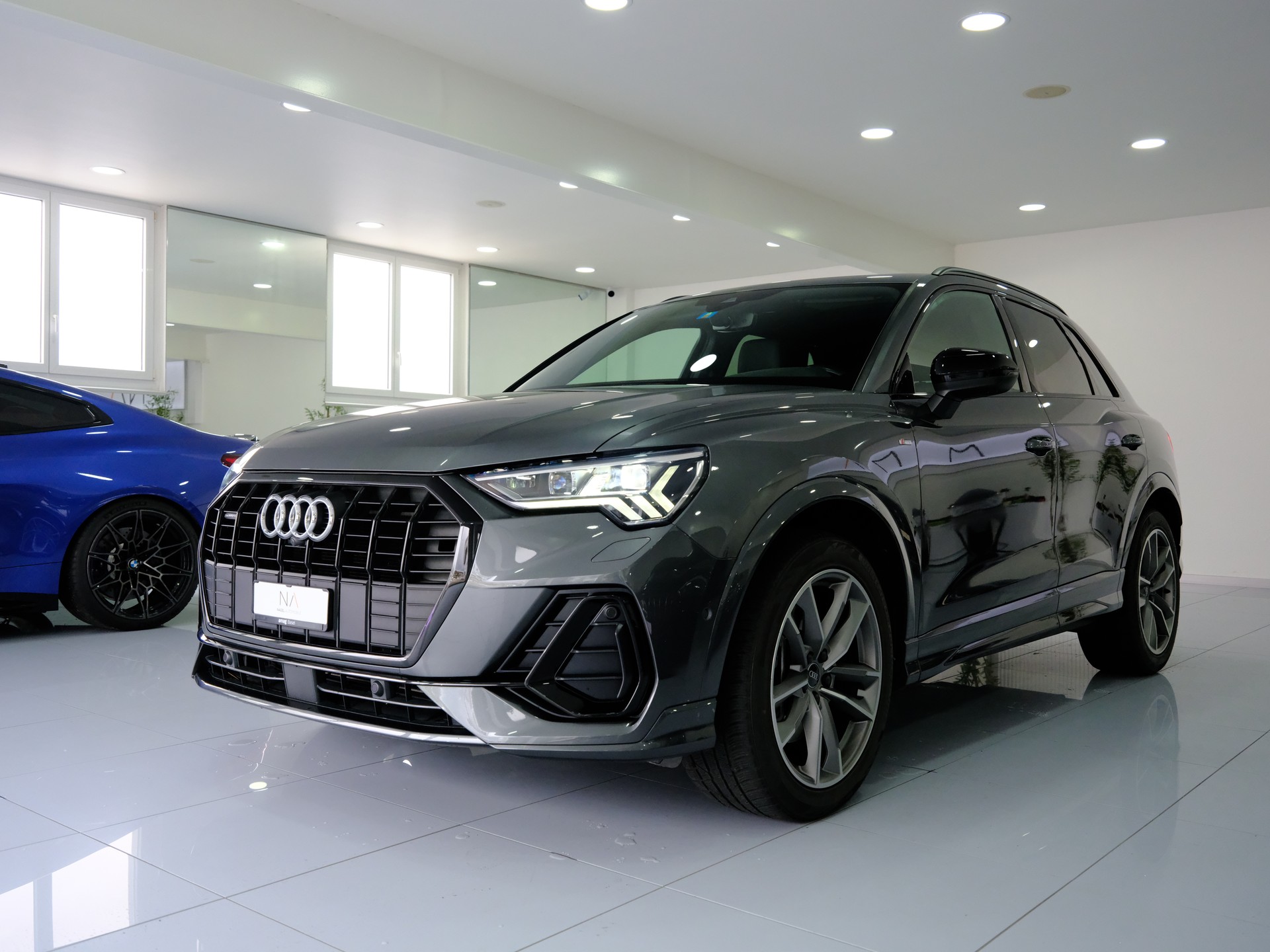 AUDI Q3 40 TDI S line quattro S-tronic-image-3