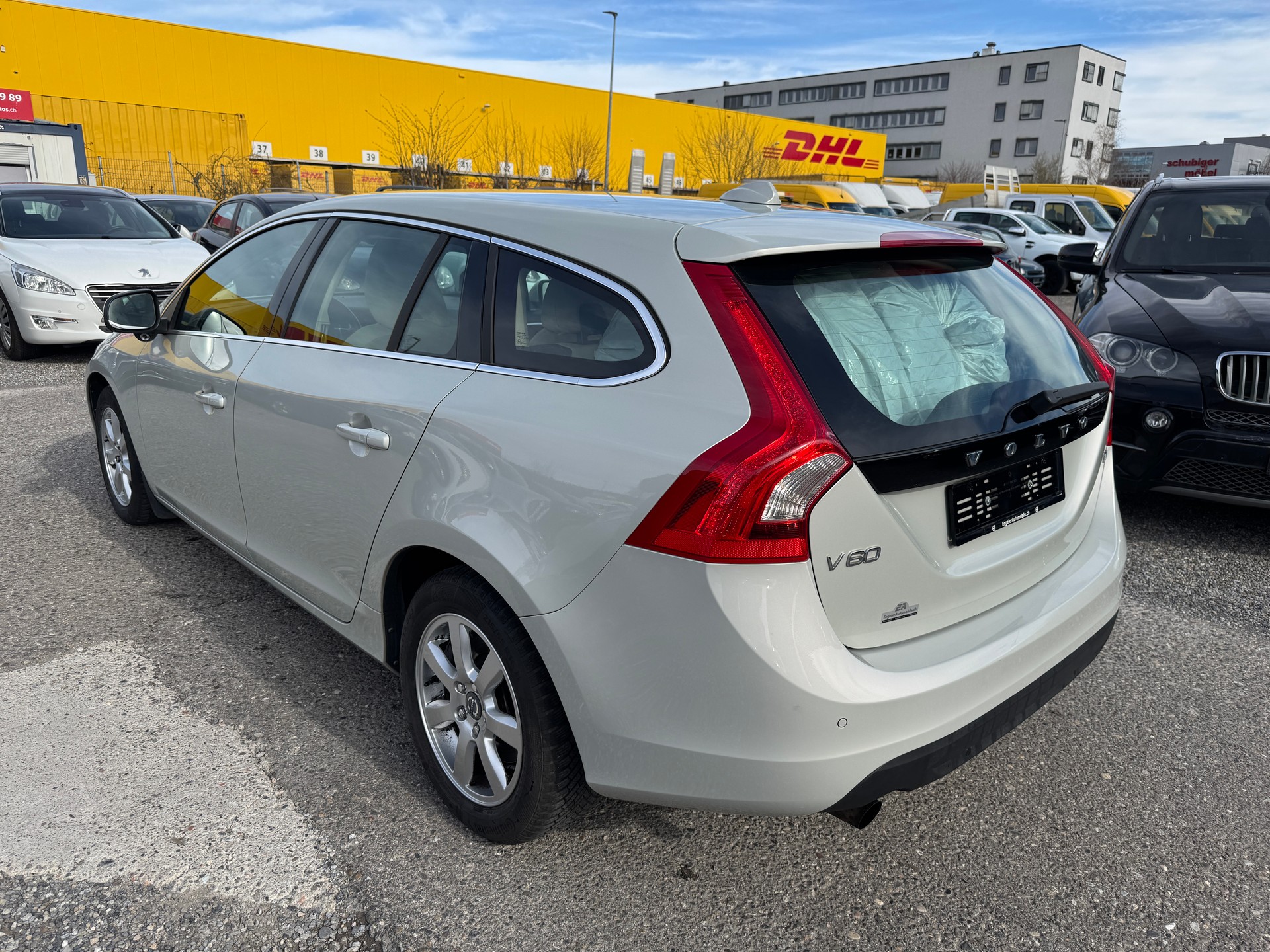 VOLVO V60 T4 Momentum Powershift-image-5