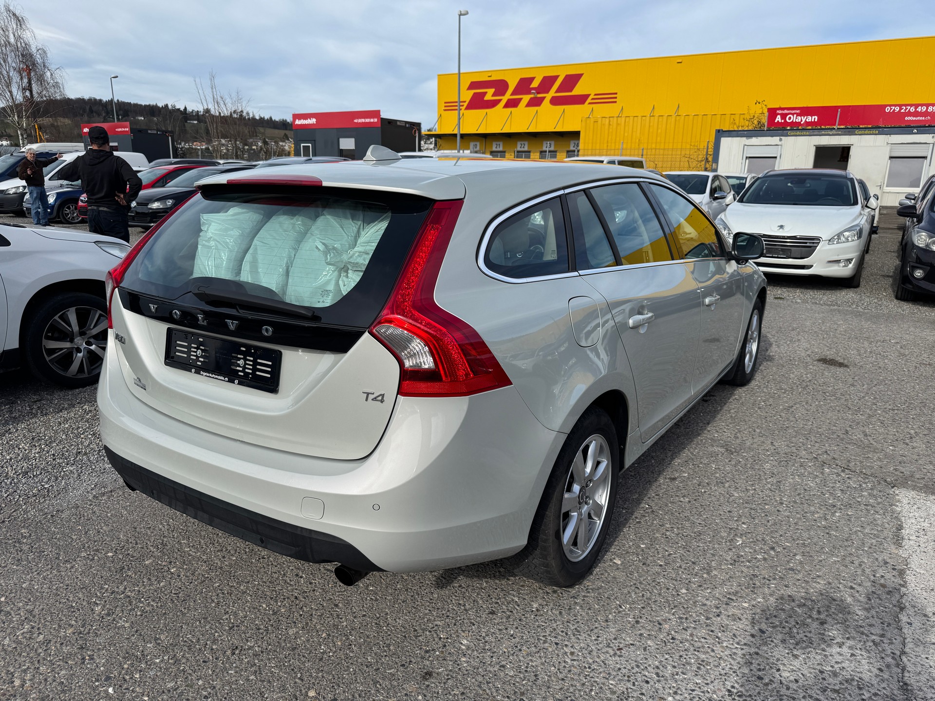 VOLVO V60 T4 Momentum Powershift-image-4