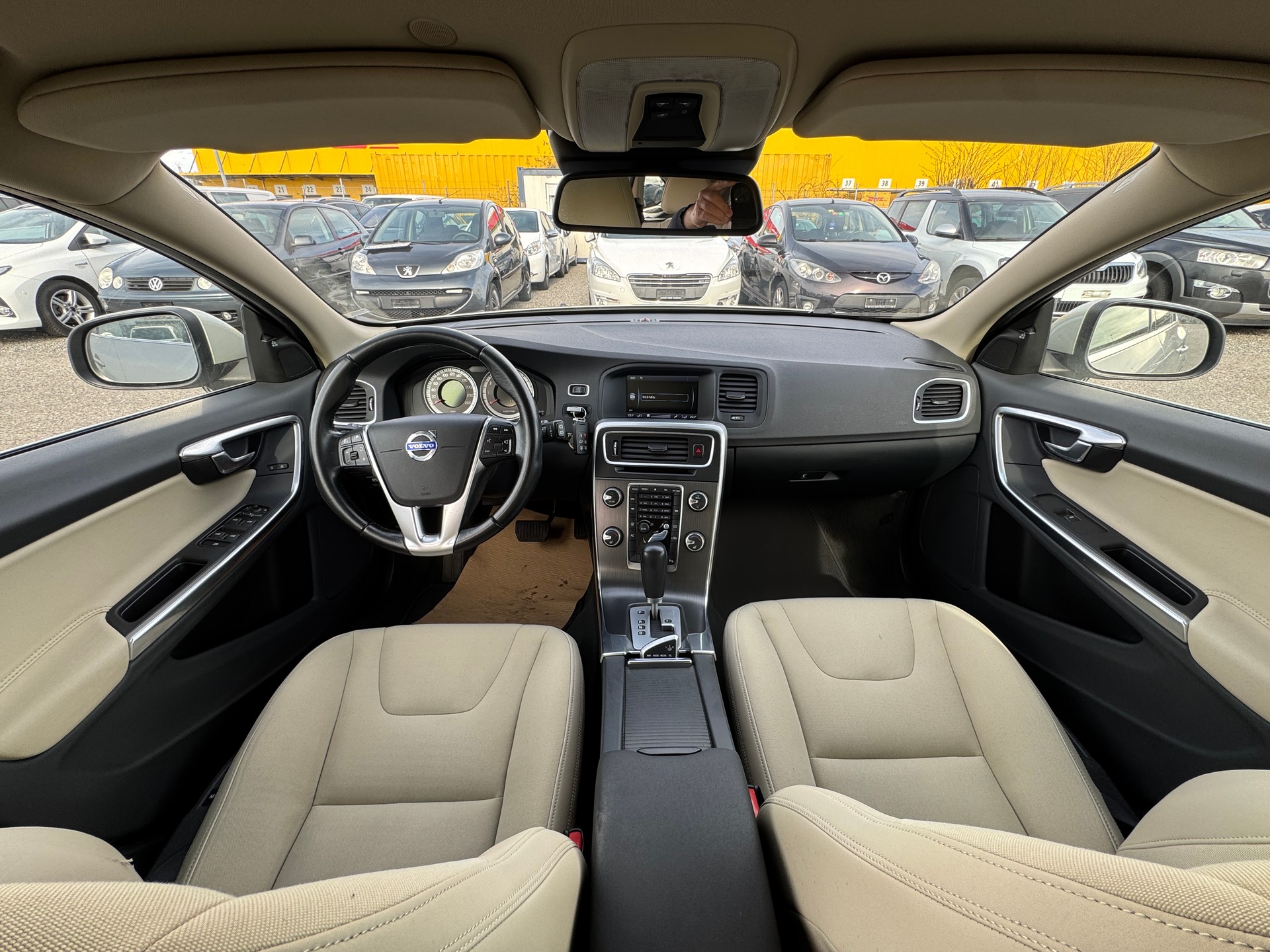 VOLVO V60 T4 Momentum Powershift-image-7