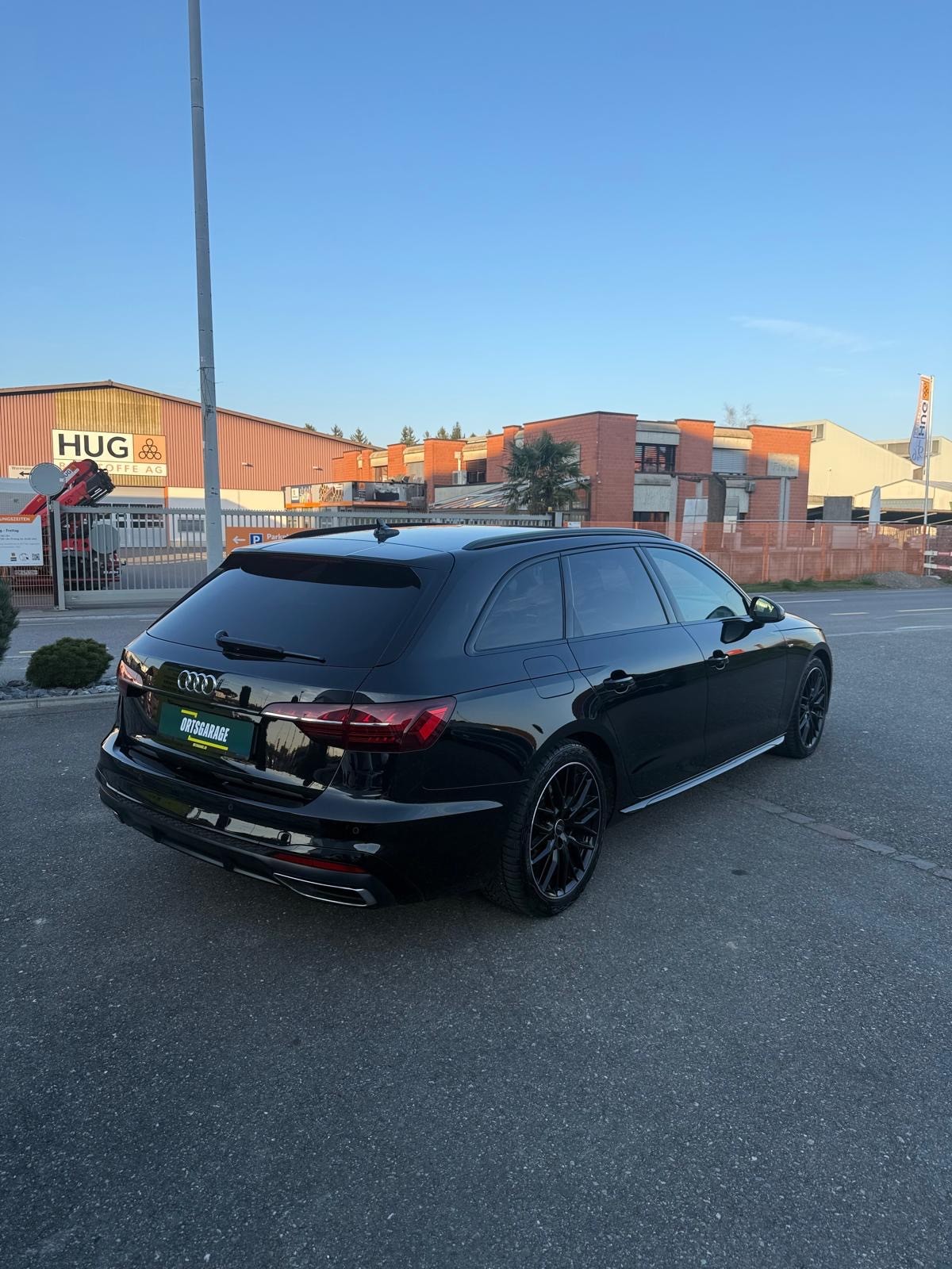 AUDI A4 Avant 40 TDI S line Attraction quattro S-tronic-showroom-element-1