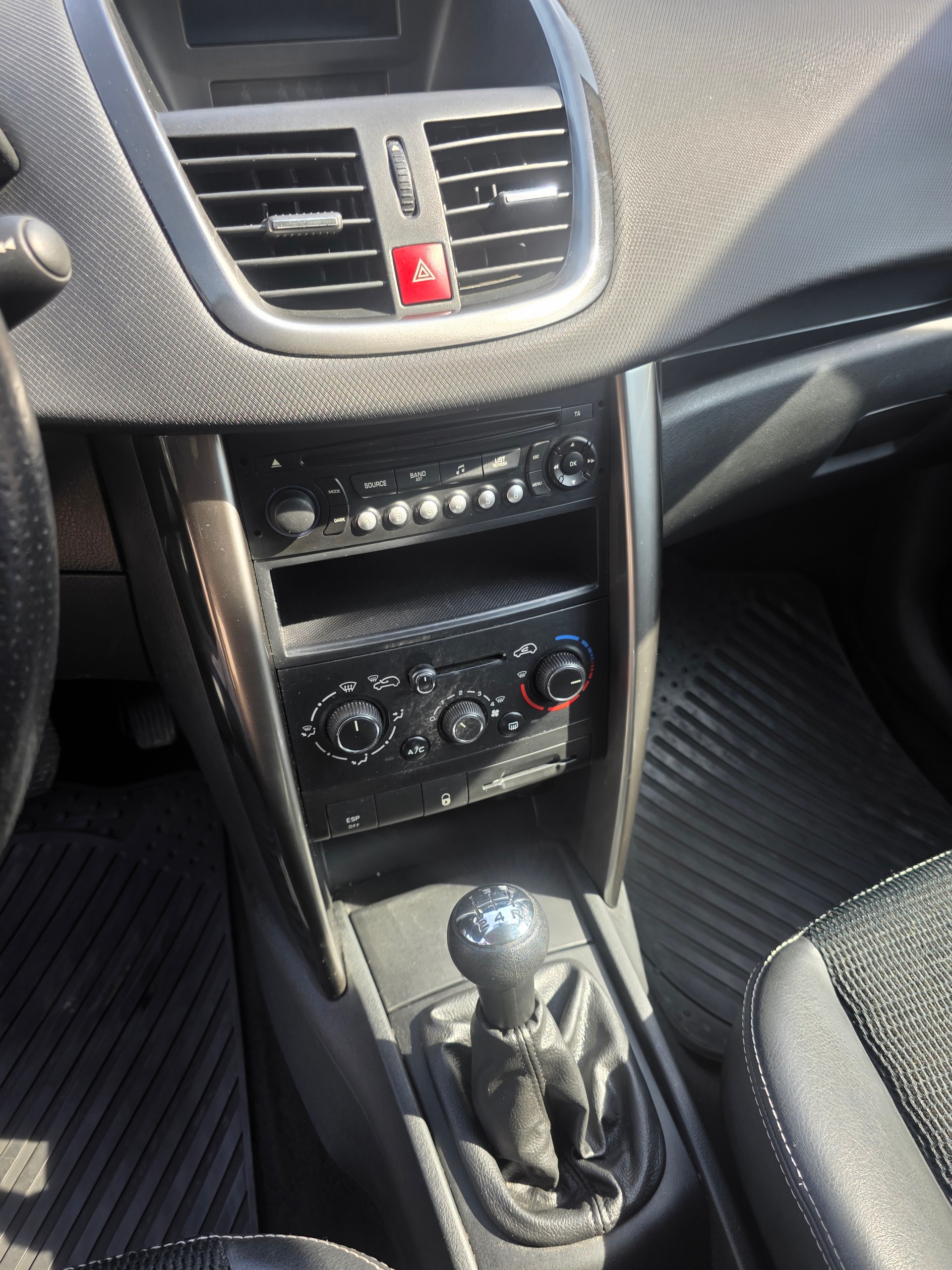 PEUGEOT 207 1.6 16V Allure-image-7