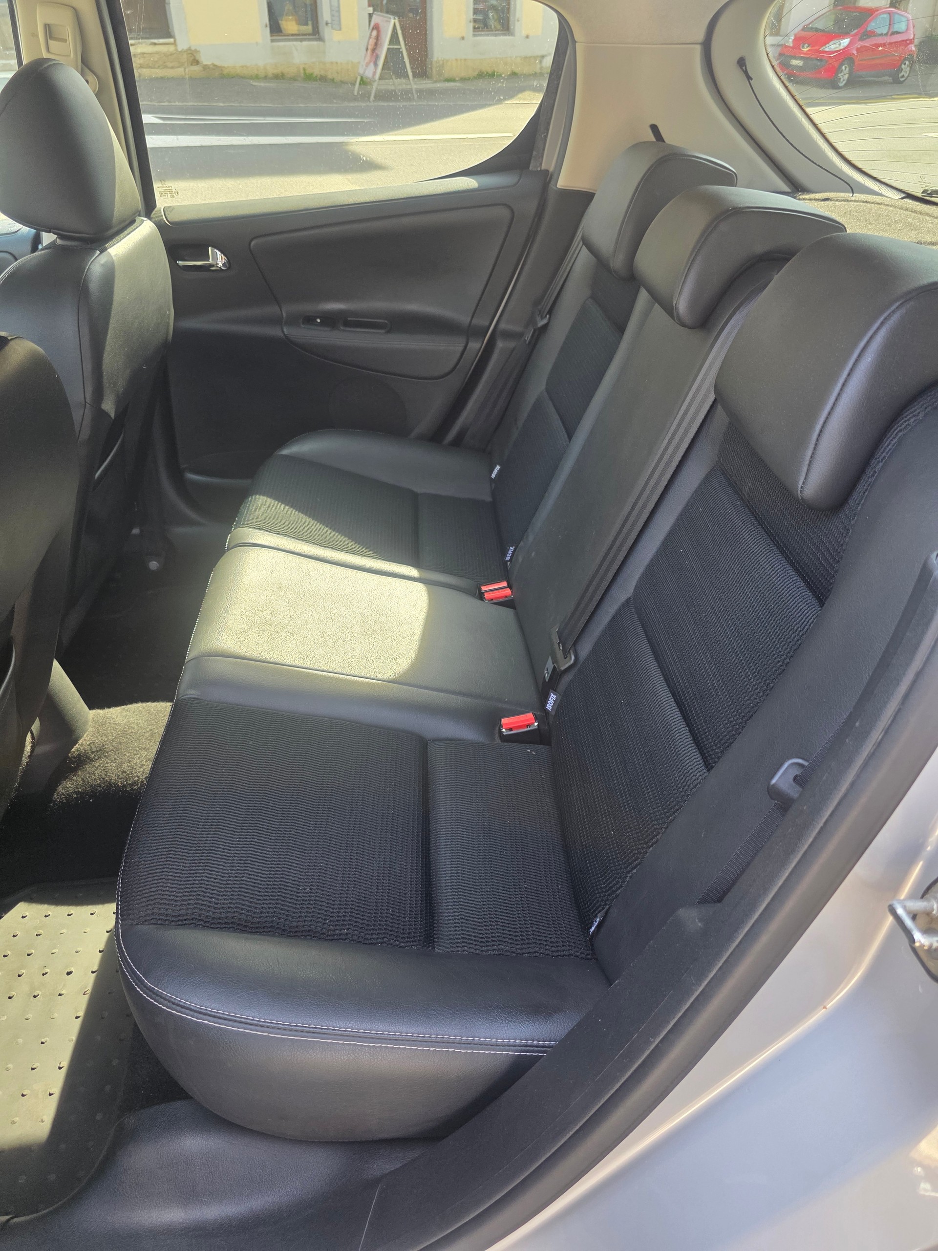 PEUGEOT 207 1.6 16V Allure-image-9