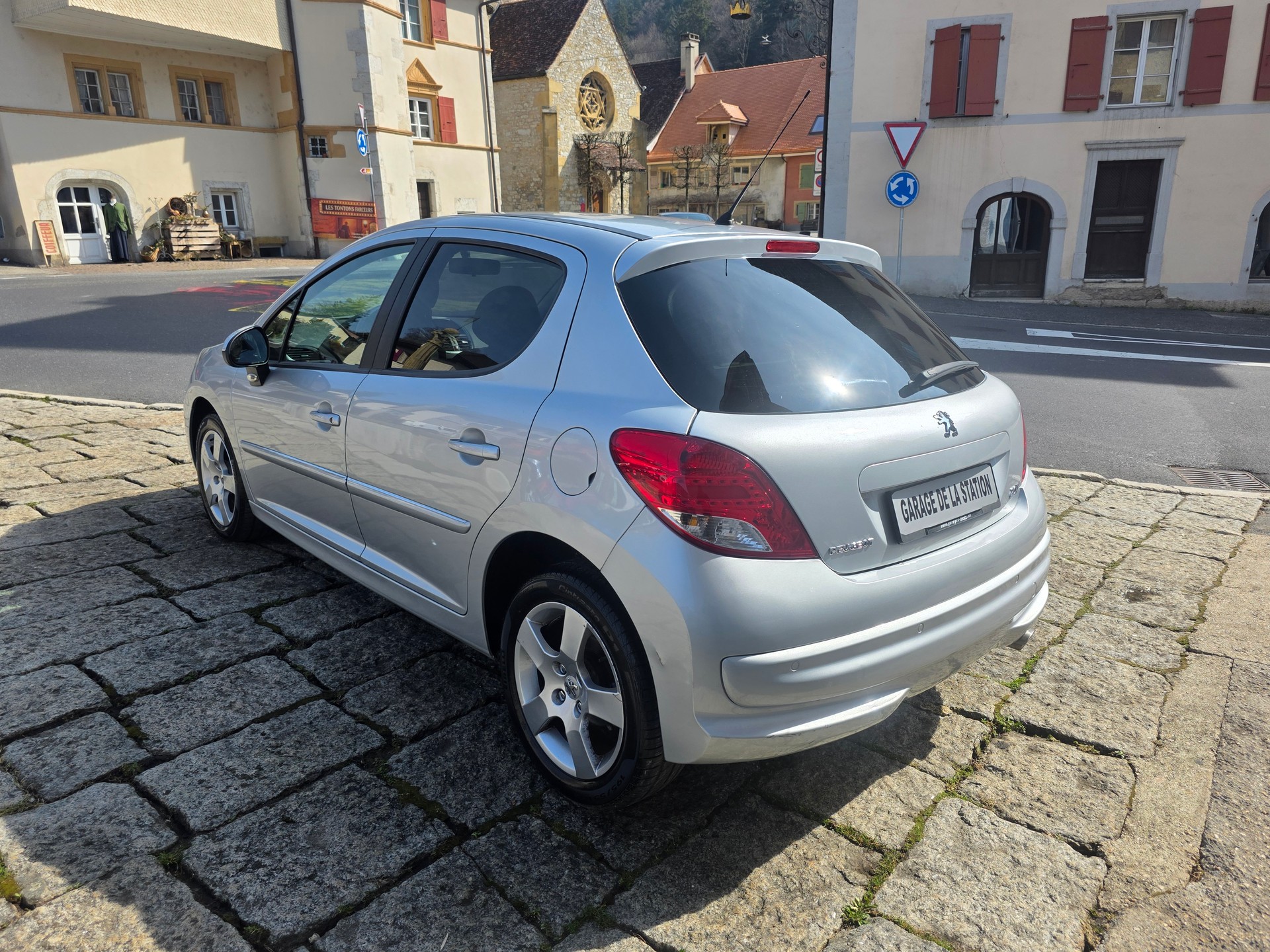 PEUGEOT 207 1.6 16V Allure-image-5