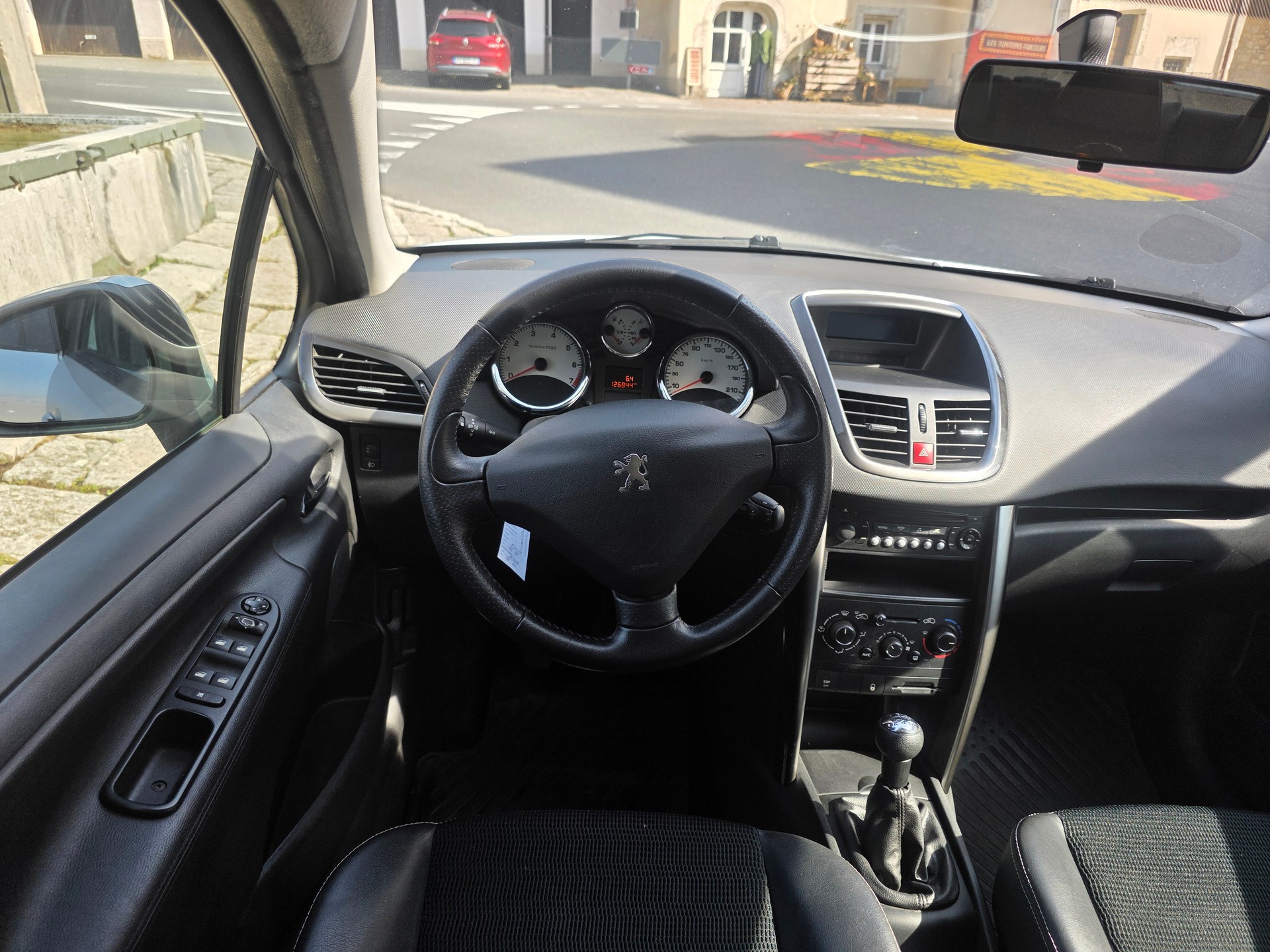 PEUGEOT 207 1.6 16V Allure-image-6