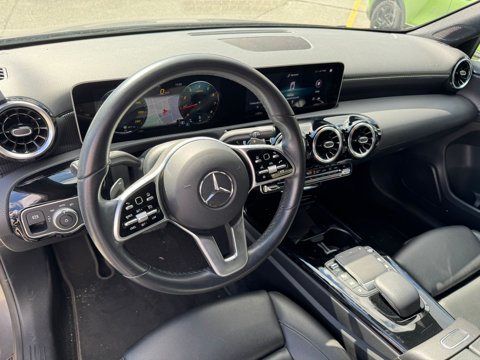 MERCEDES-BENZ A 180 Progressive 7G-DCT-image-8