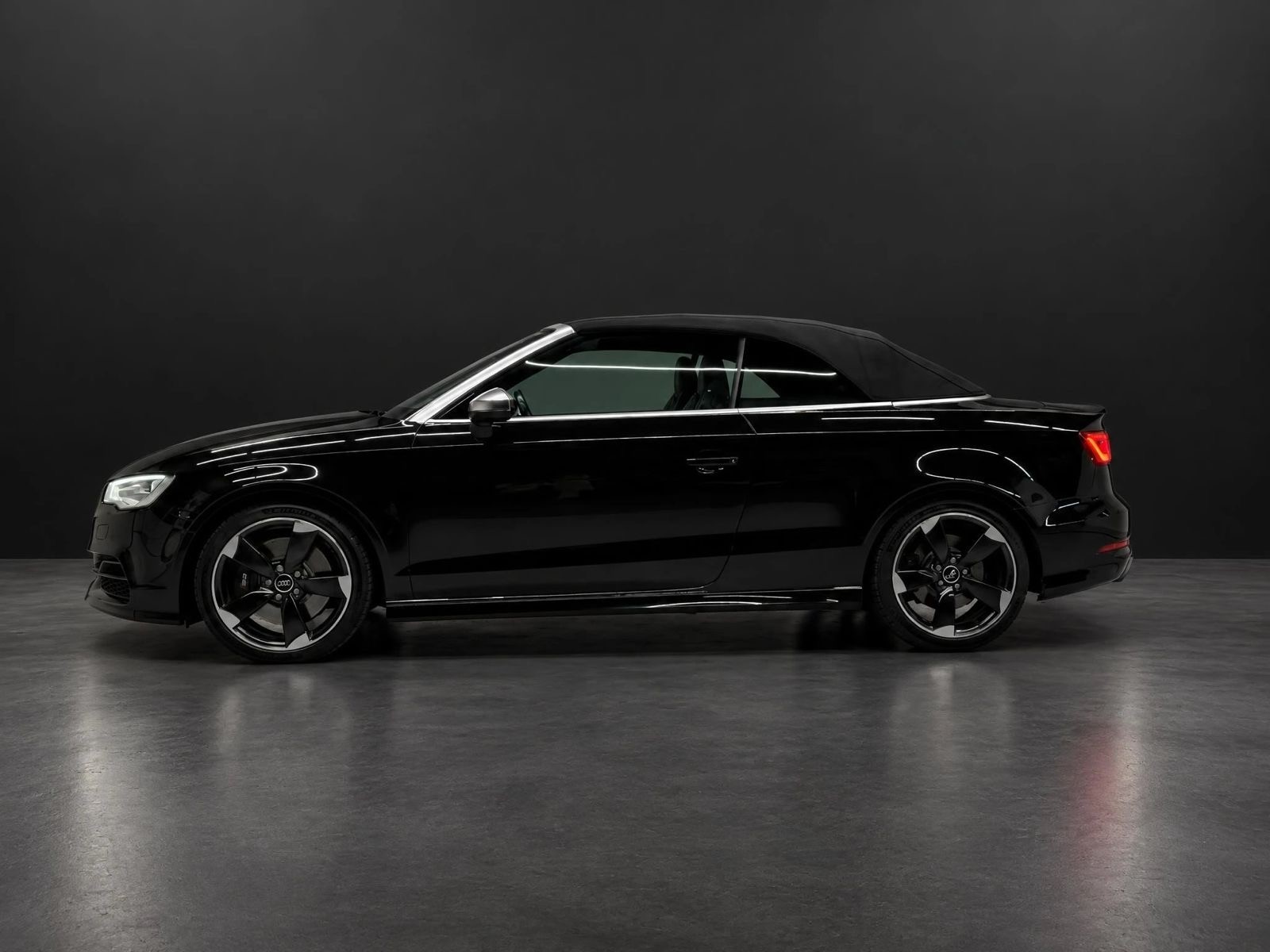 AUDI S3 Cabrio 2.0 TFSI quattro S-tronic Ab MFK & Service-showroom-element-3