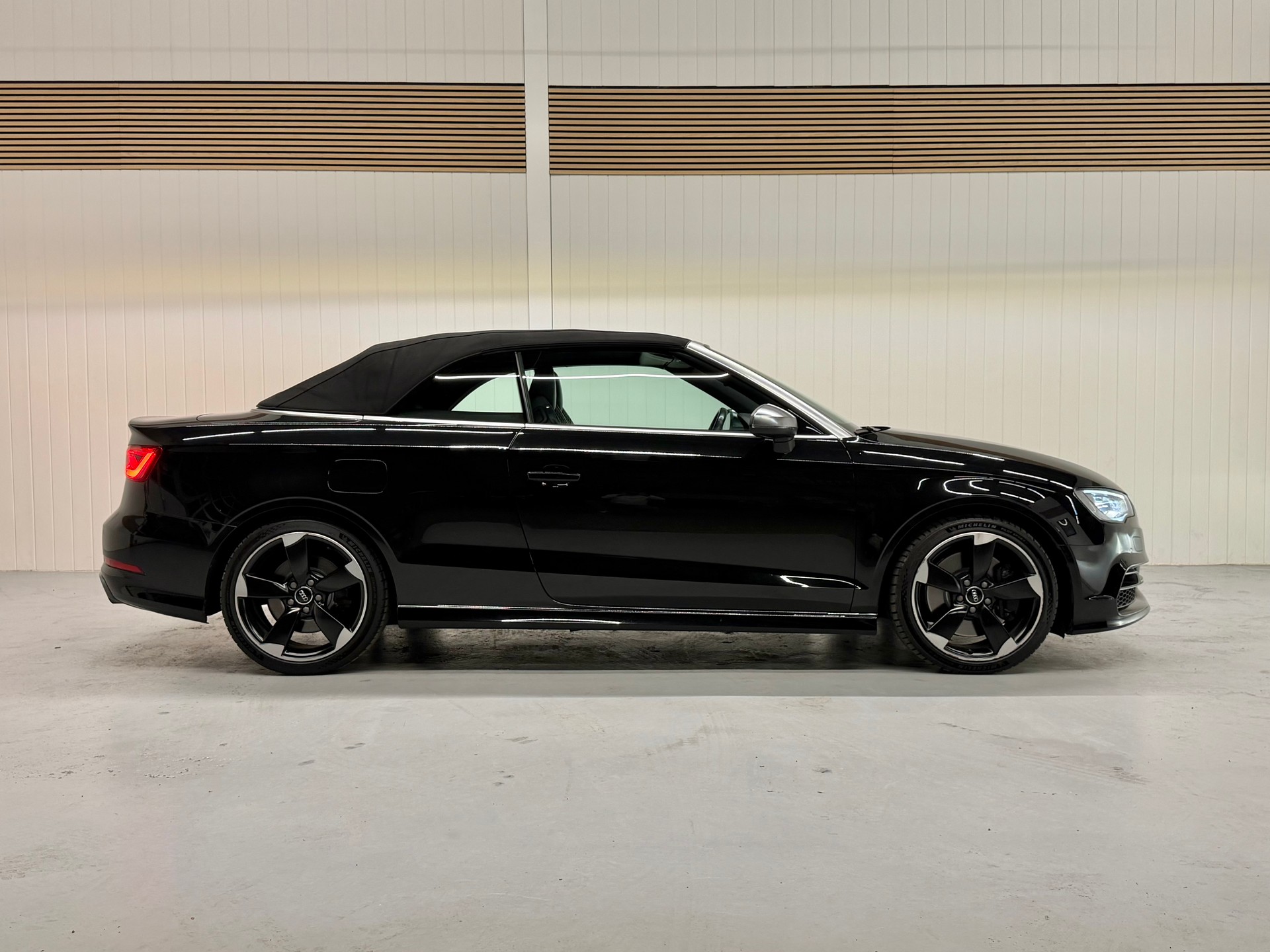 AUDI S3 Cabrio 2.0 TFSI quattro S-tronic Ab MFK & Service-image-10