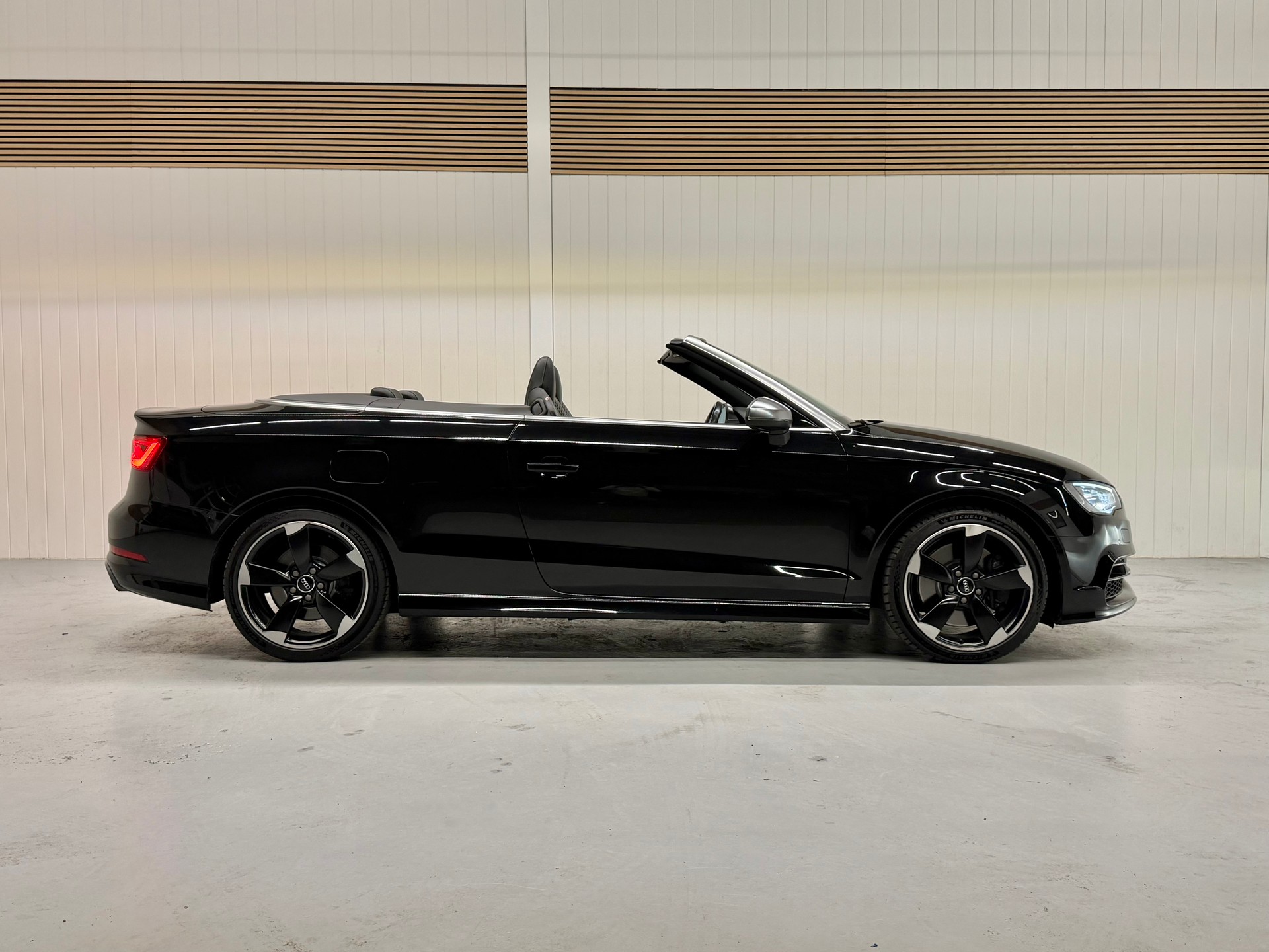 AUDI S3 Cabrio 2.0 TFSI quattro S-tronic Ab MFK & Service-image-9