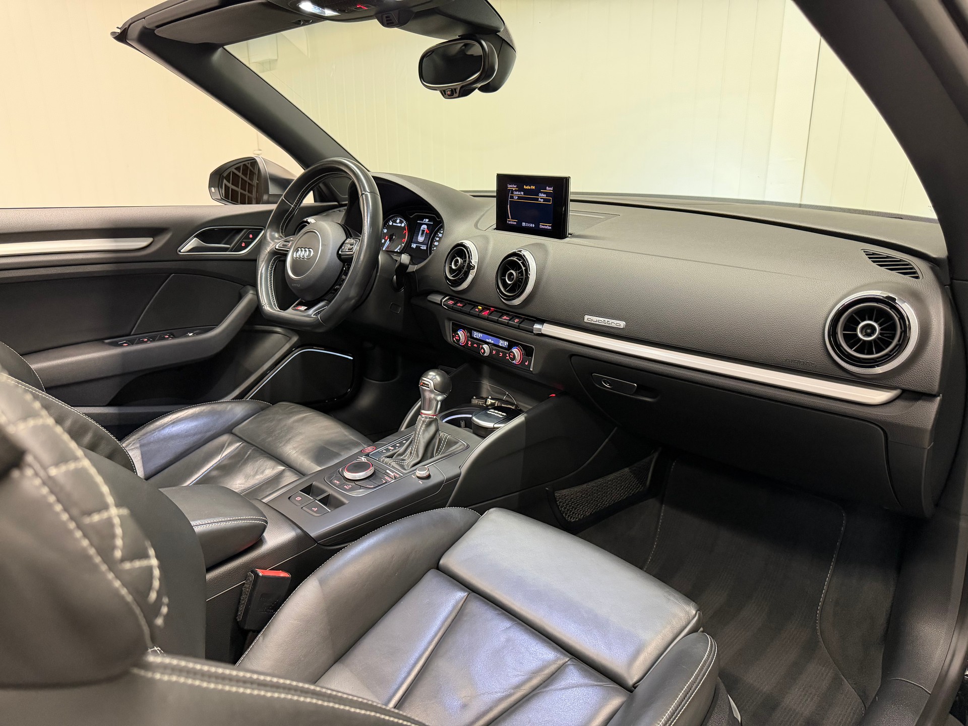 AUDI S3 Cabrio 2.0 TFSI quattro S-tronic Ab MFK & Service-image-17